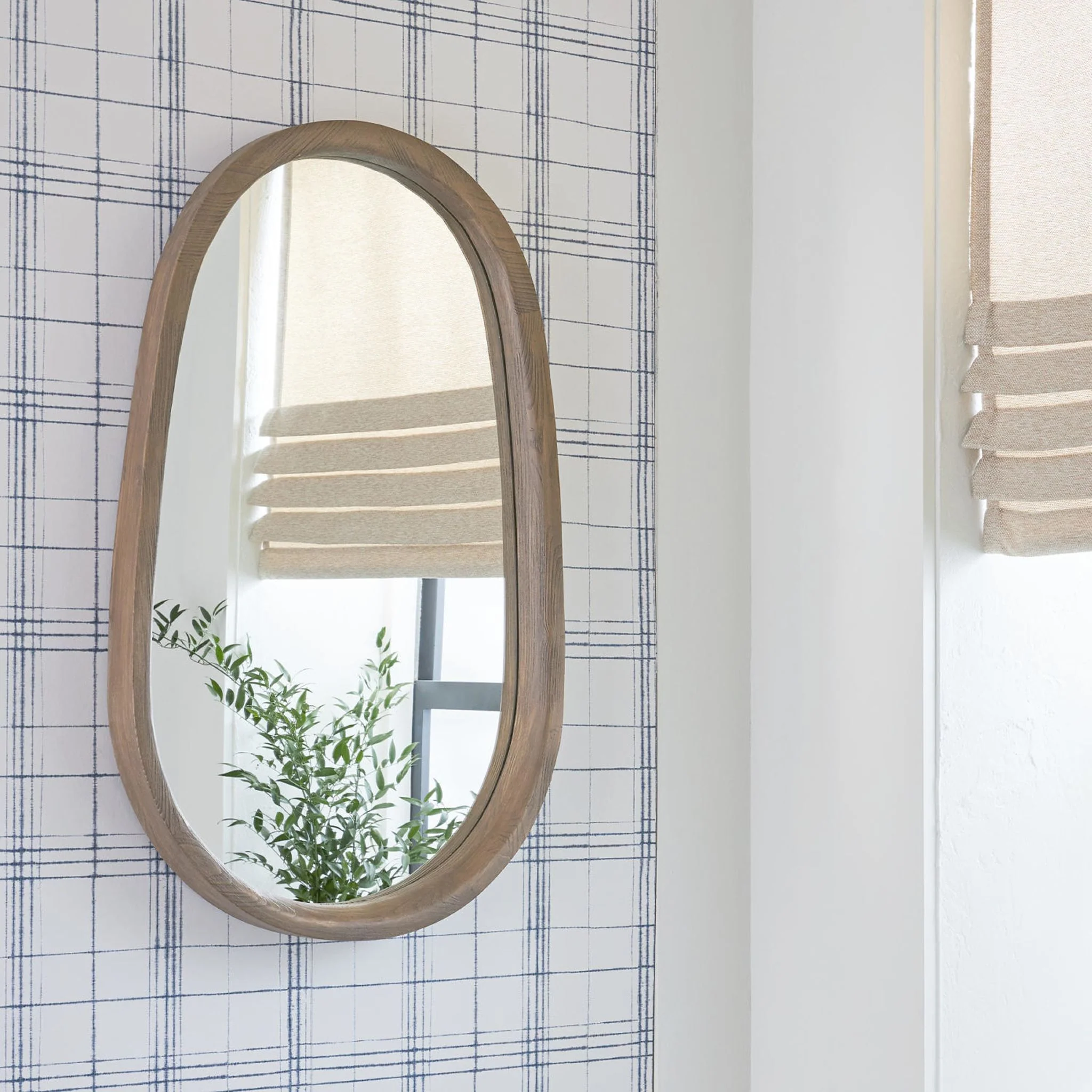 Aarilynn Accent Mirror 24.00" x 39.00" - Image 2
