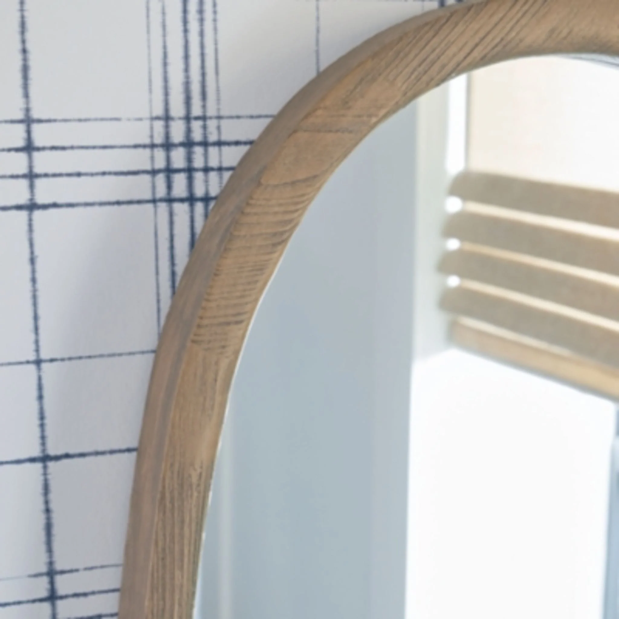 Aarilynn Accent Mirror 24.00" x 39.00" - Image 4