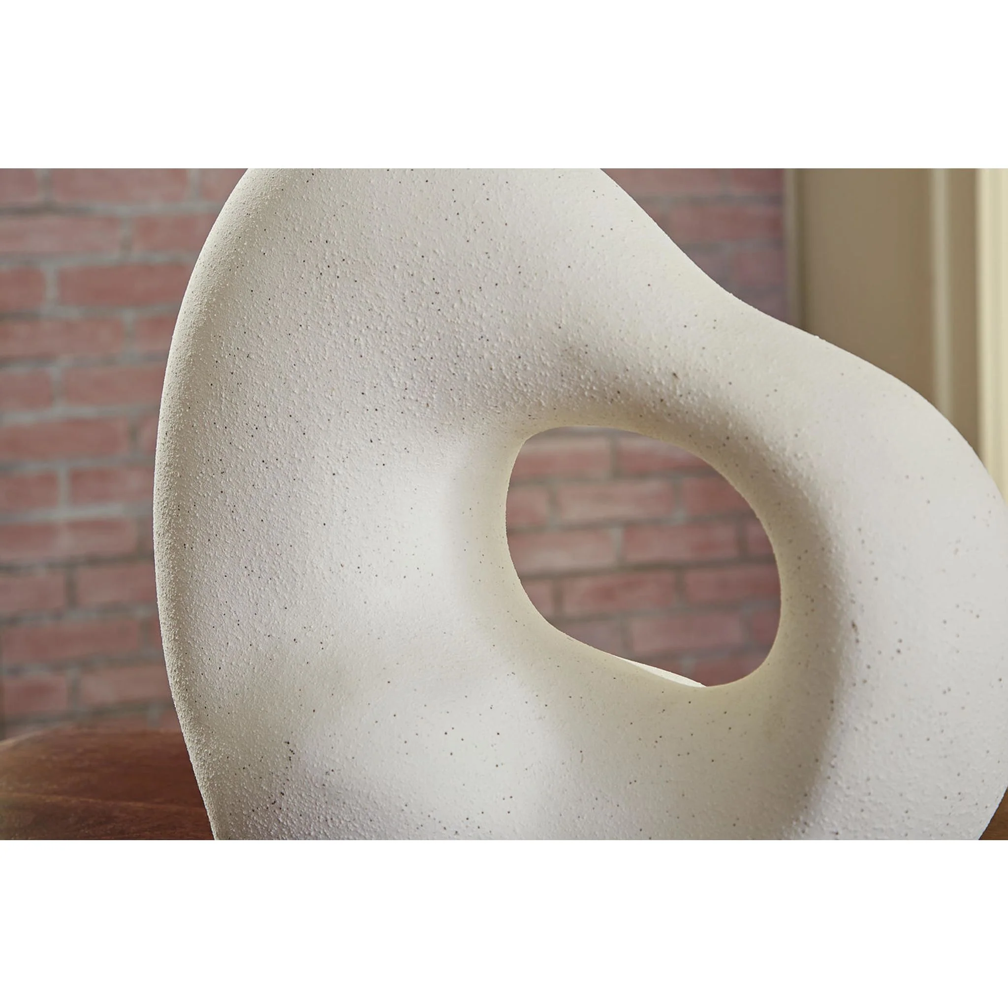 Arthrow Sculpture - Image 4
