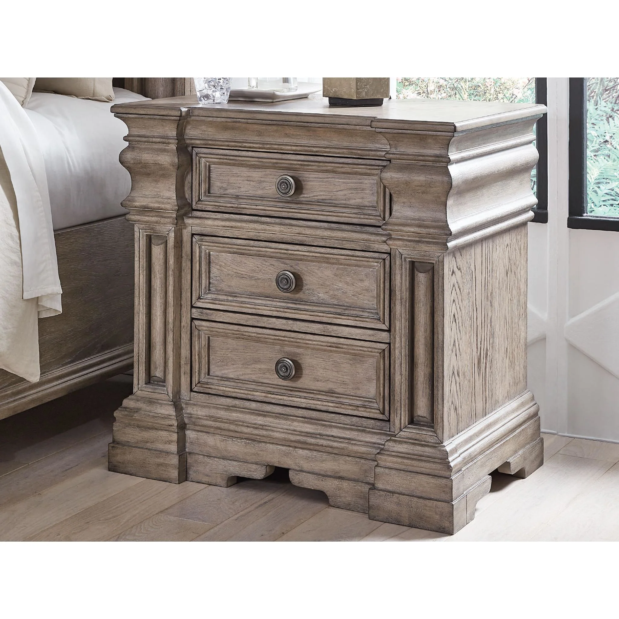 Blairhurst 6 Piece Queen Panel Bedroom - Light Grayish Brown - Image 10