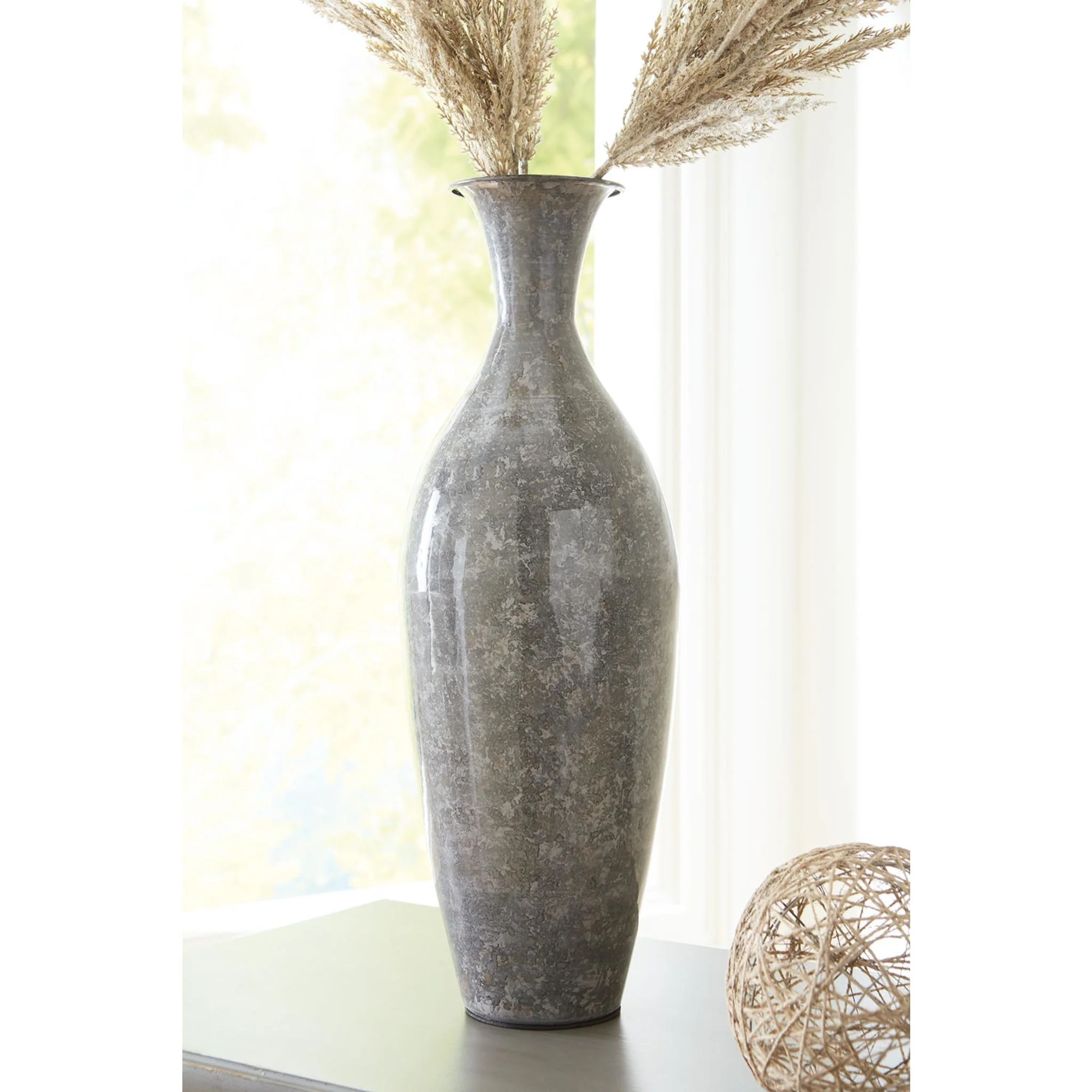 Brockwich Vase - Image 4