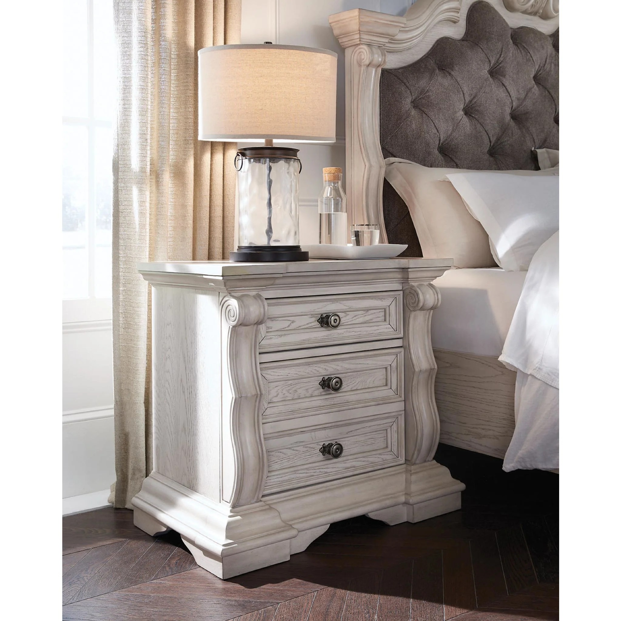Bruchandi 6 Piece King Panel Bedroom - Antique White - Image 15