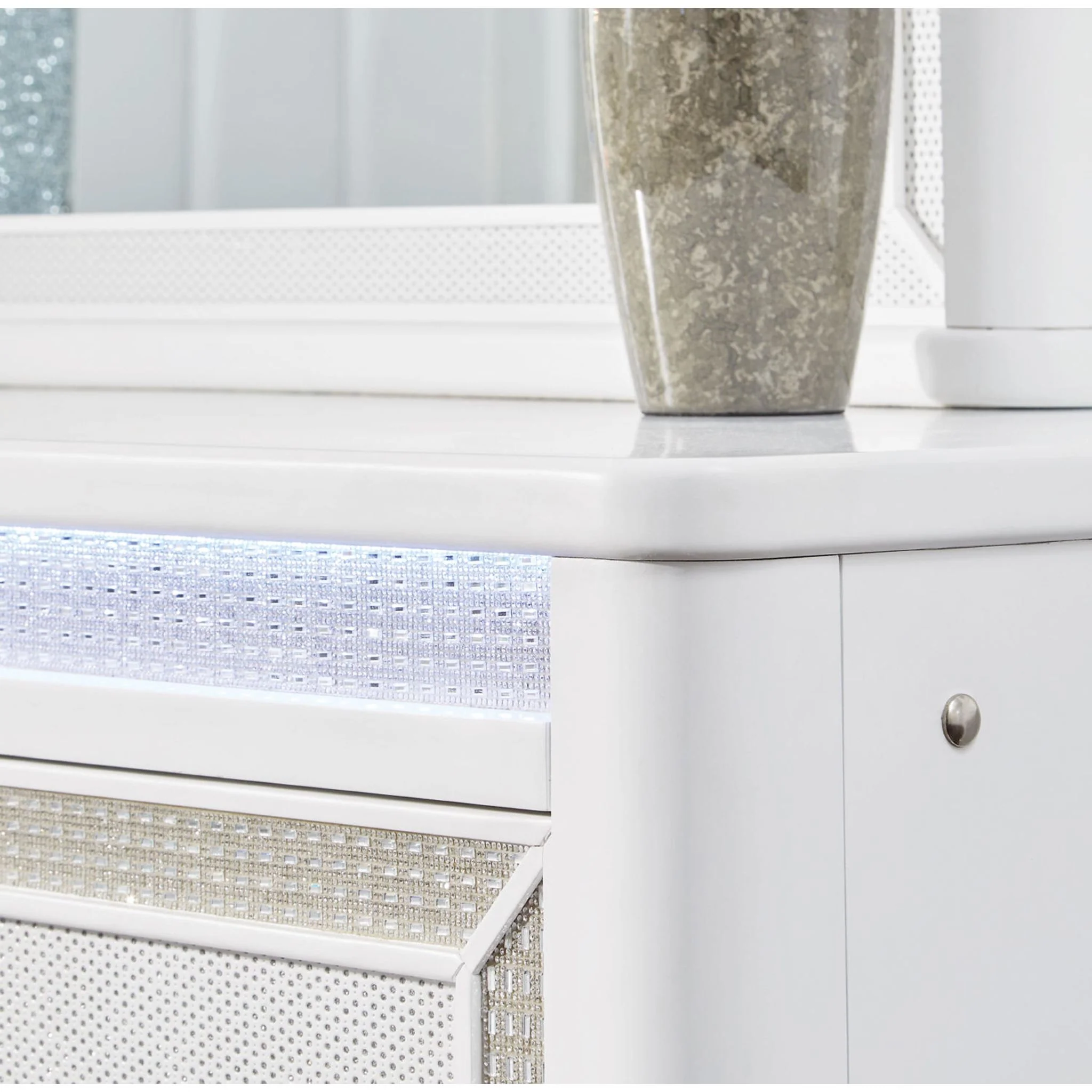 Chalanna Dresser and Mirror - White - Image 6