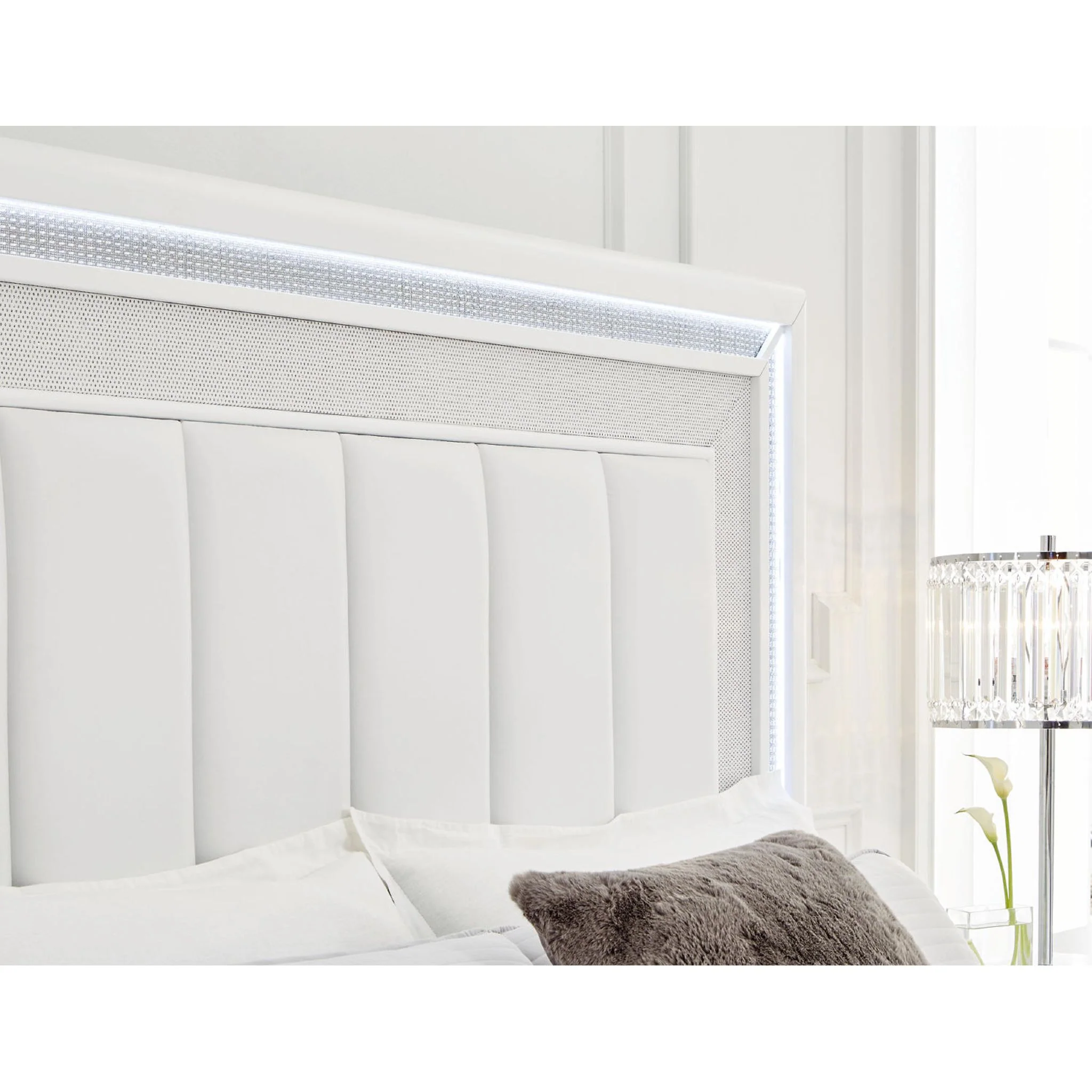 Chalanna Storage Bed - White - Image 10