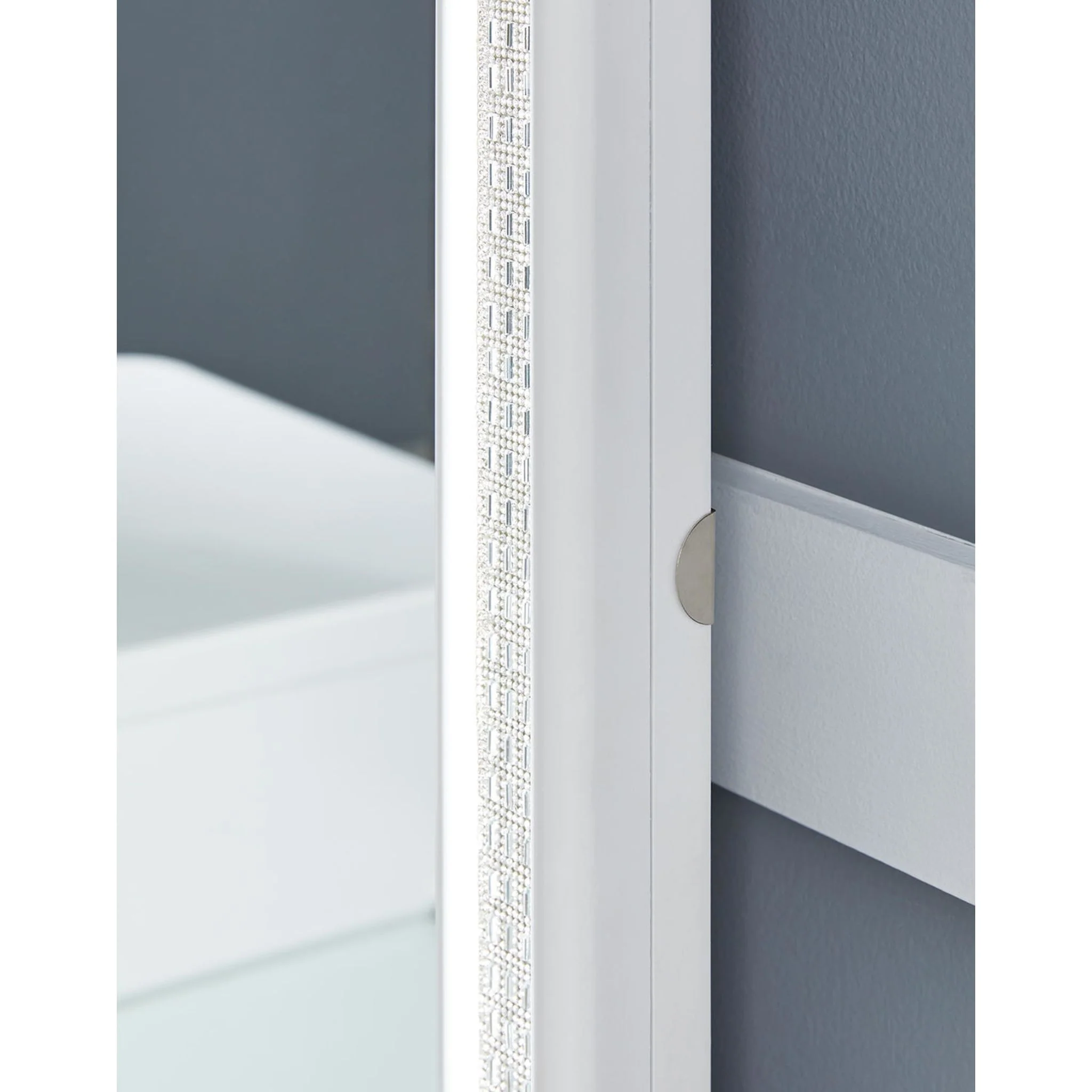 Chalanna Vanity and Mirror - White - Image 10