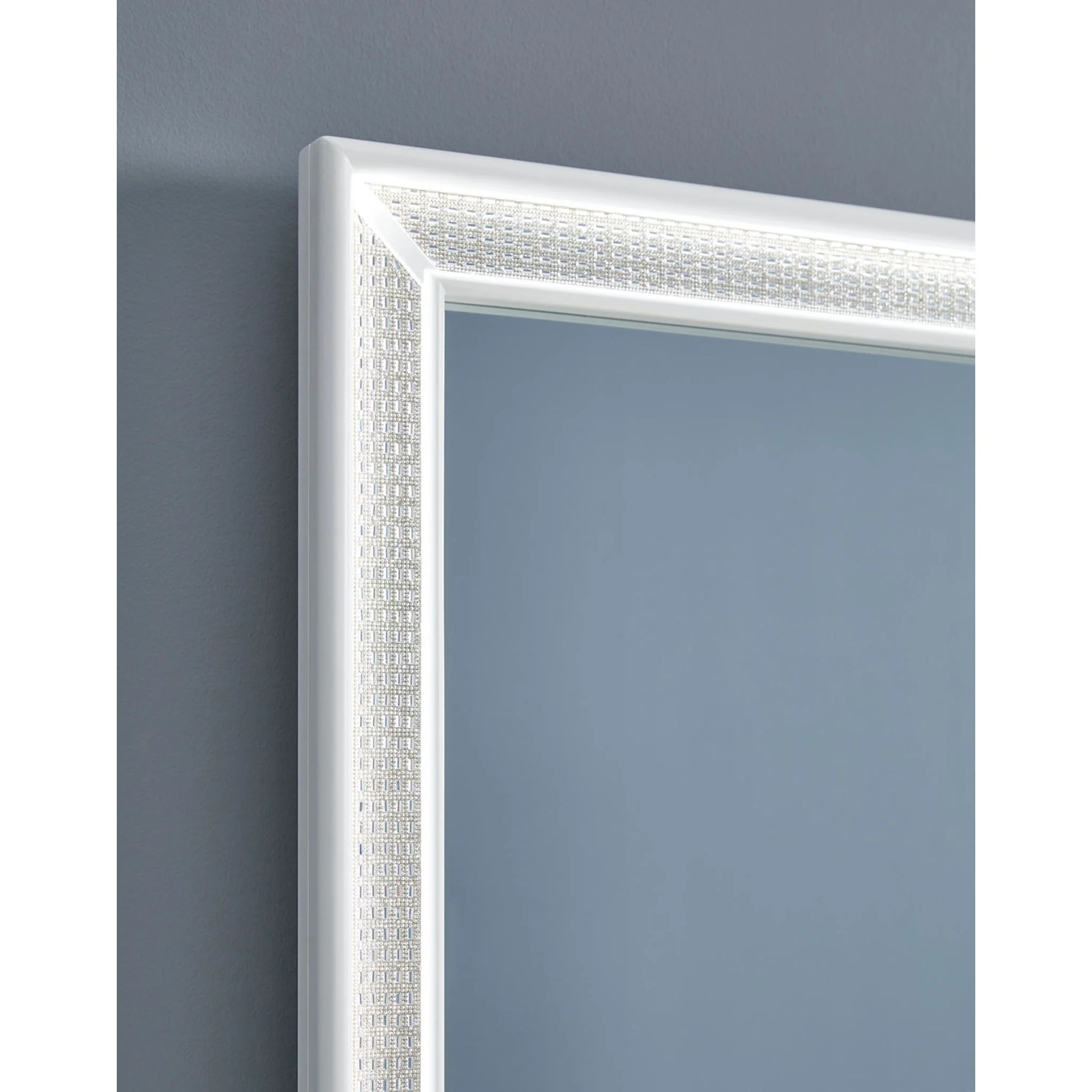 Chalanna Vanity and Mirror - White - Image 9