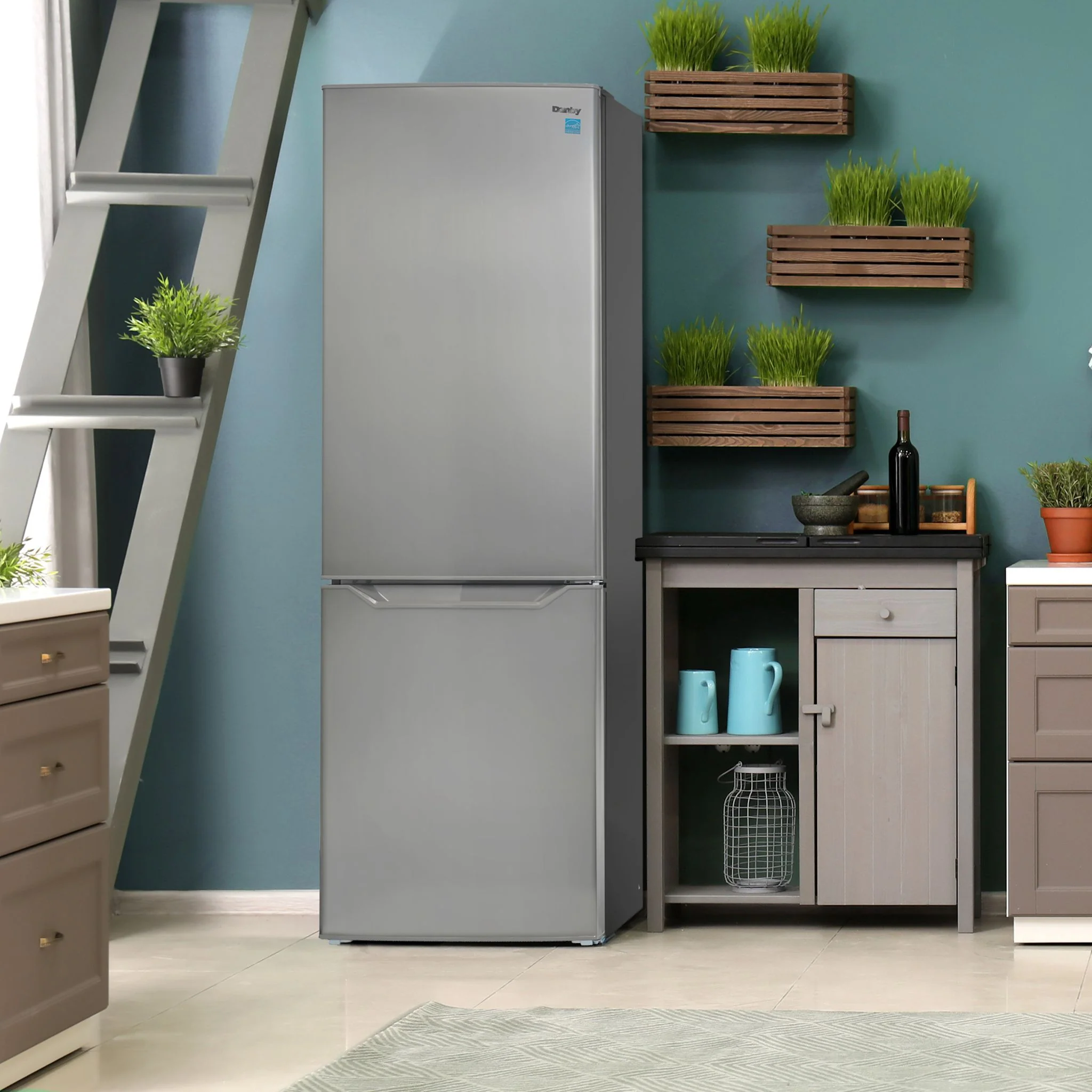 Danby 10.3 cu. ft. Bottom Mount Apartment Size Fridge in  Look -Stainless Look (DBMF100B1SLDB) - Image 18