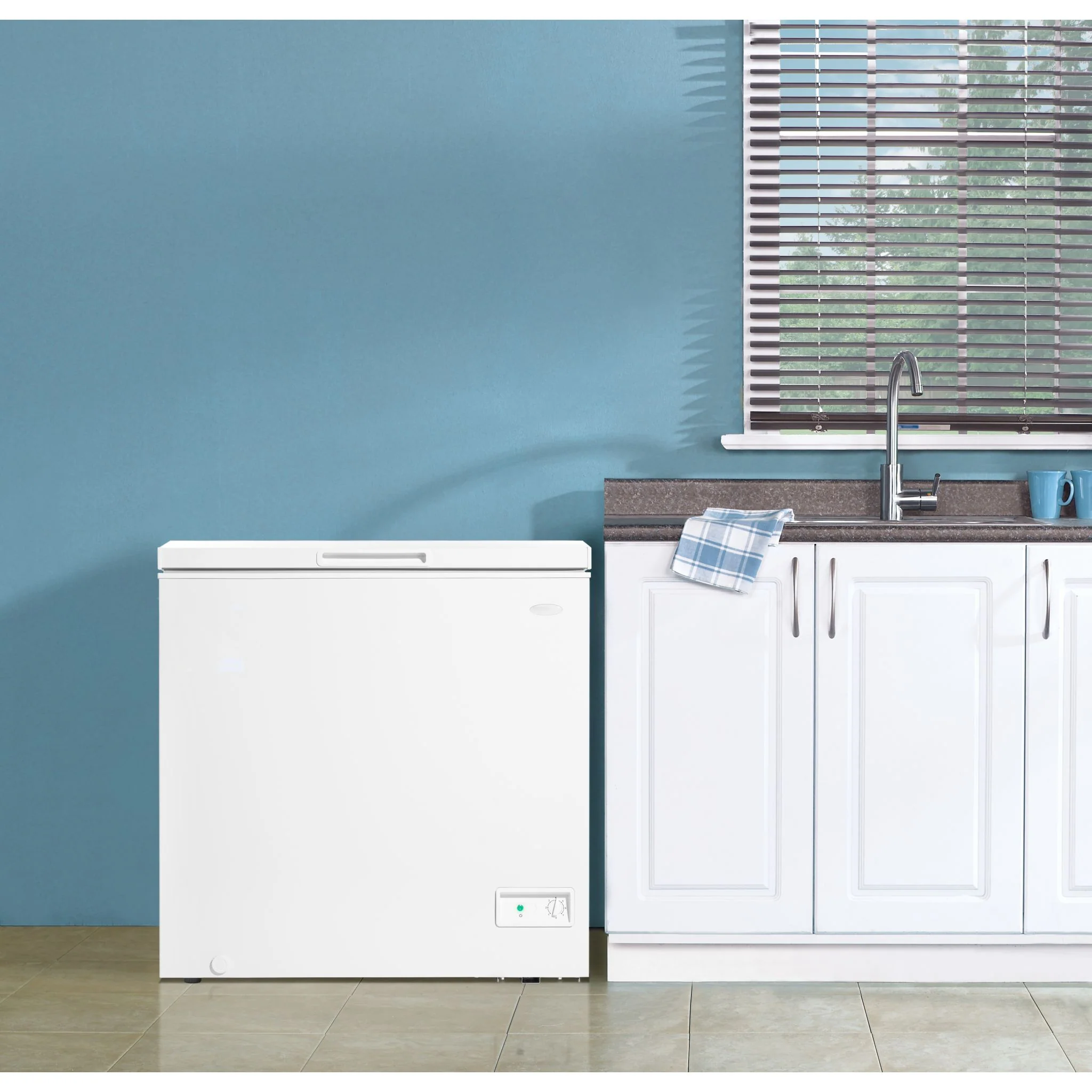 Danby 7.0 cu. ft. Square Model Chest Freezer -White (DCF070A6WM) - Image 5
