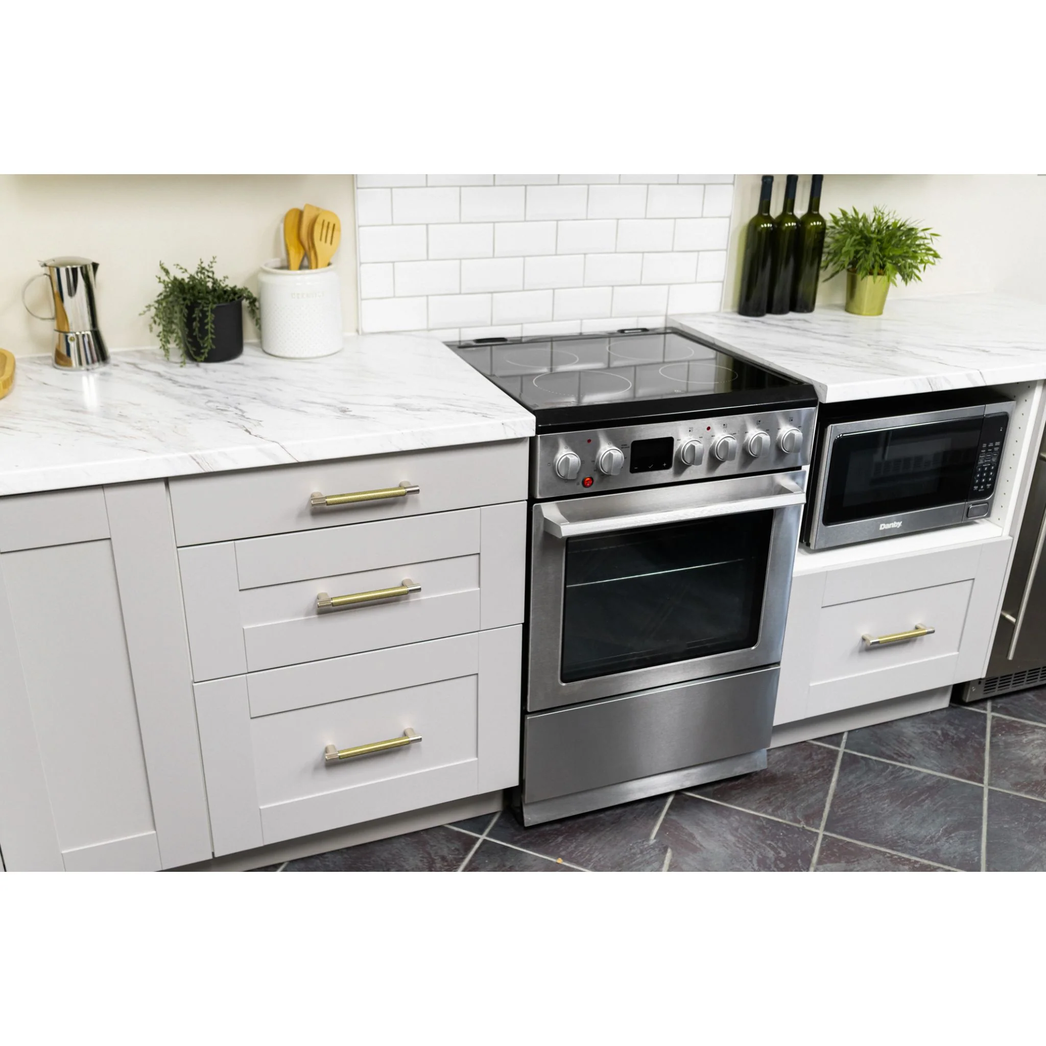 Danby 24? TruAirFry Smooth top Slide-in Electric Range  -Stainless Steel (DRCA240BSSC) - Image 14