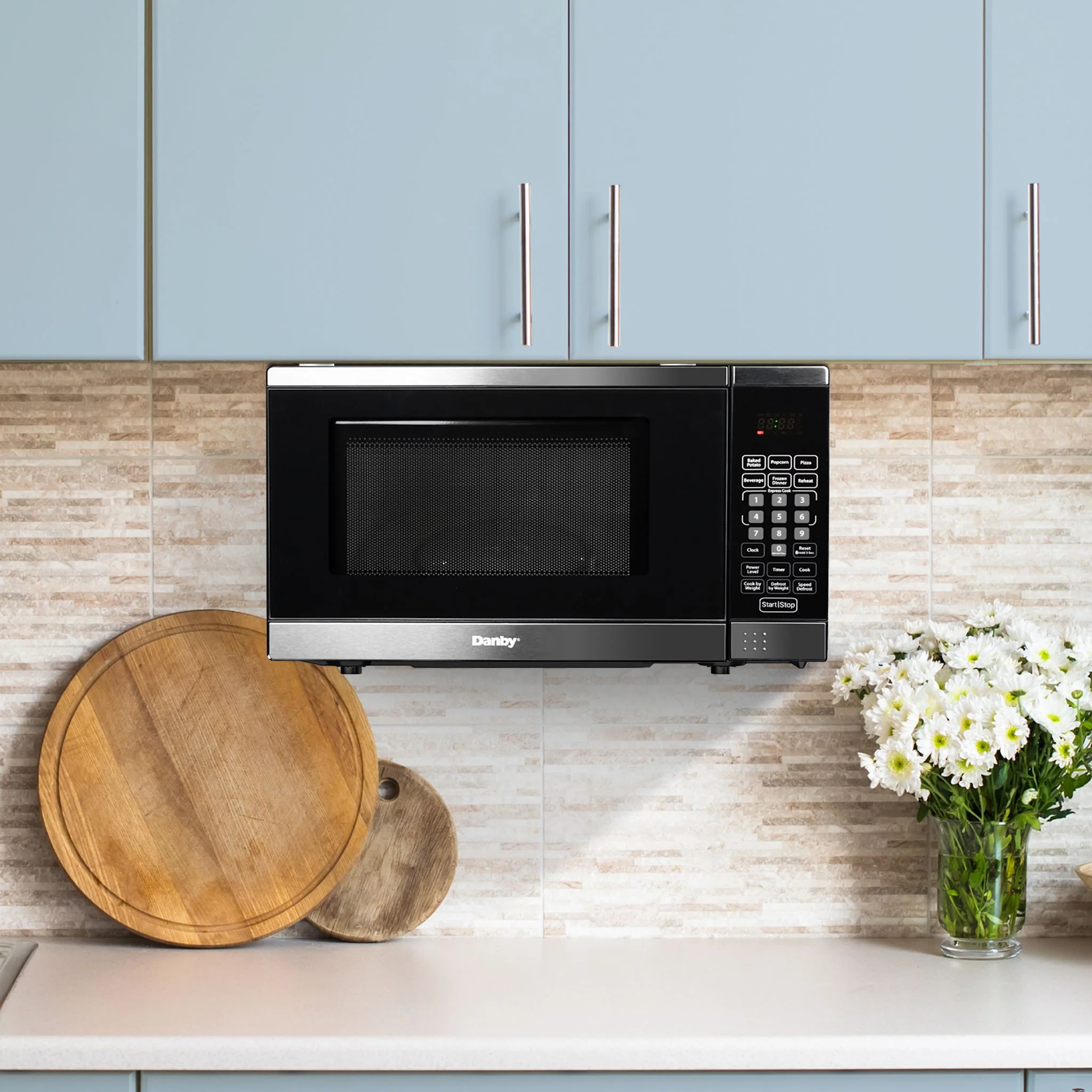 Danby Designer 0.7 cu. ft. Space Saving Under the Cupboard Microwave  -Stainless Steel (DDMW007501G1) - Image 11