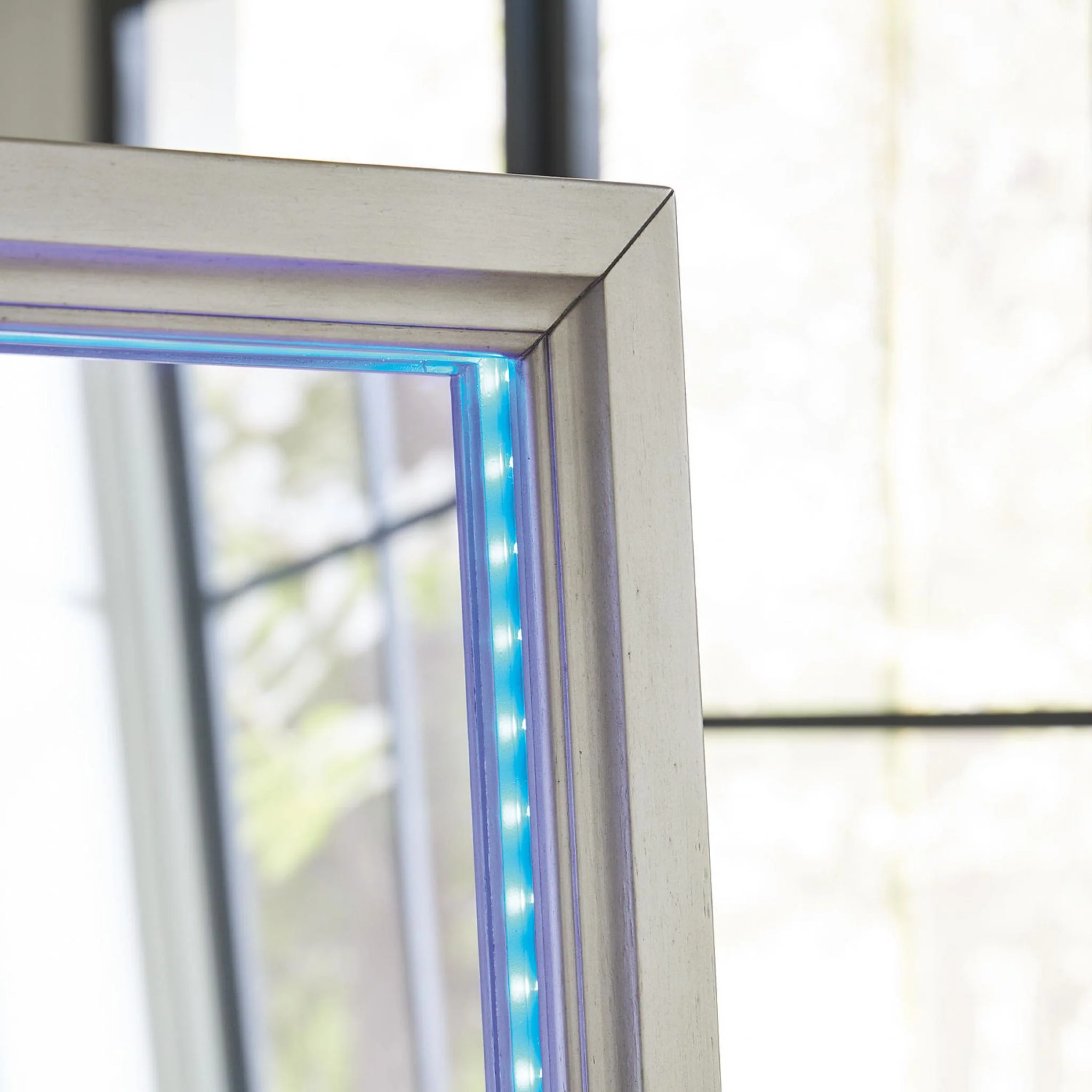 Evesen Floor Mirror - Champagne - Image 6