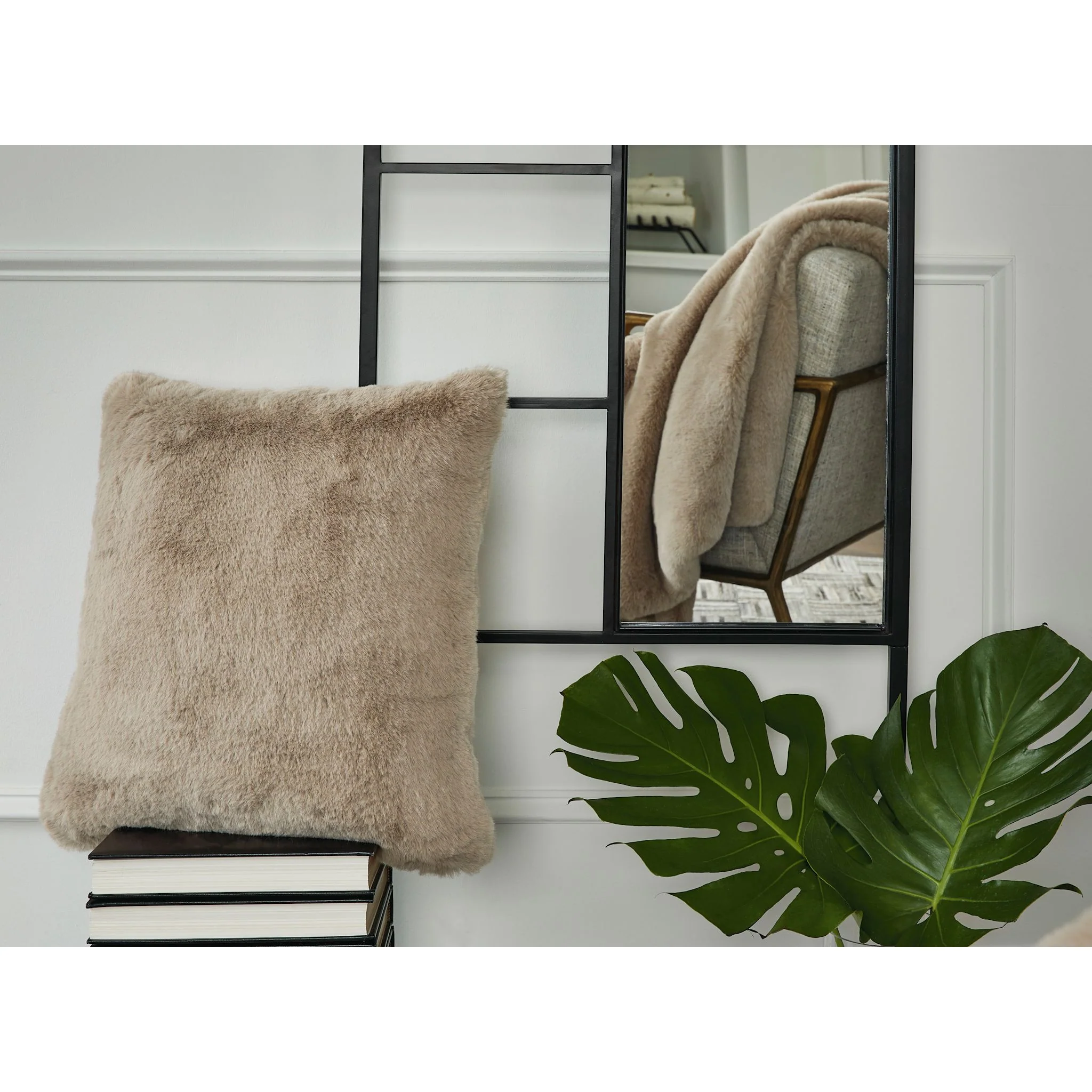 Gariland Accent Pillow - Image 12