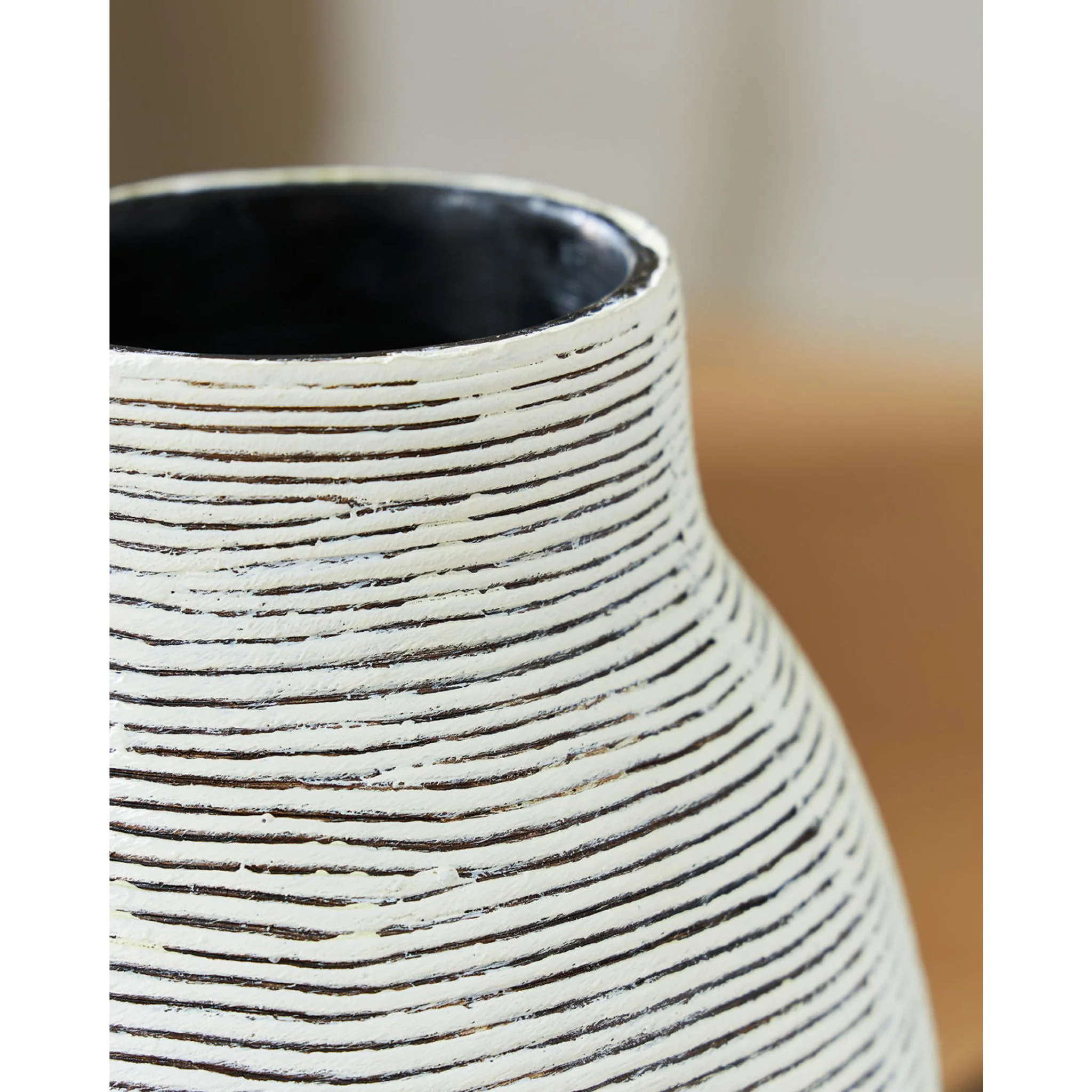 Girtha Vase - Image 3