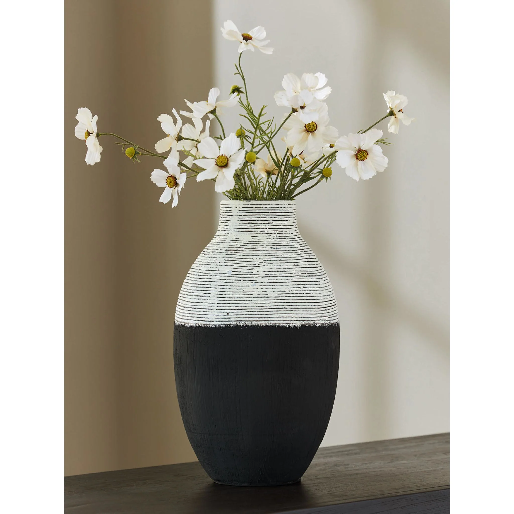 Girtha Vase - Image 2