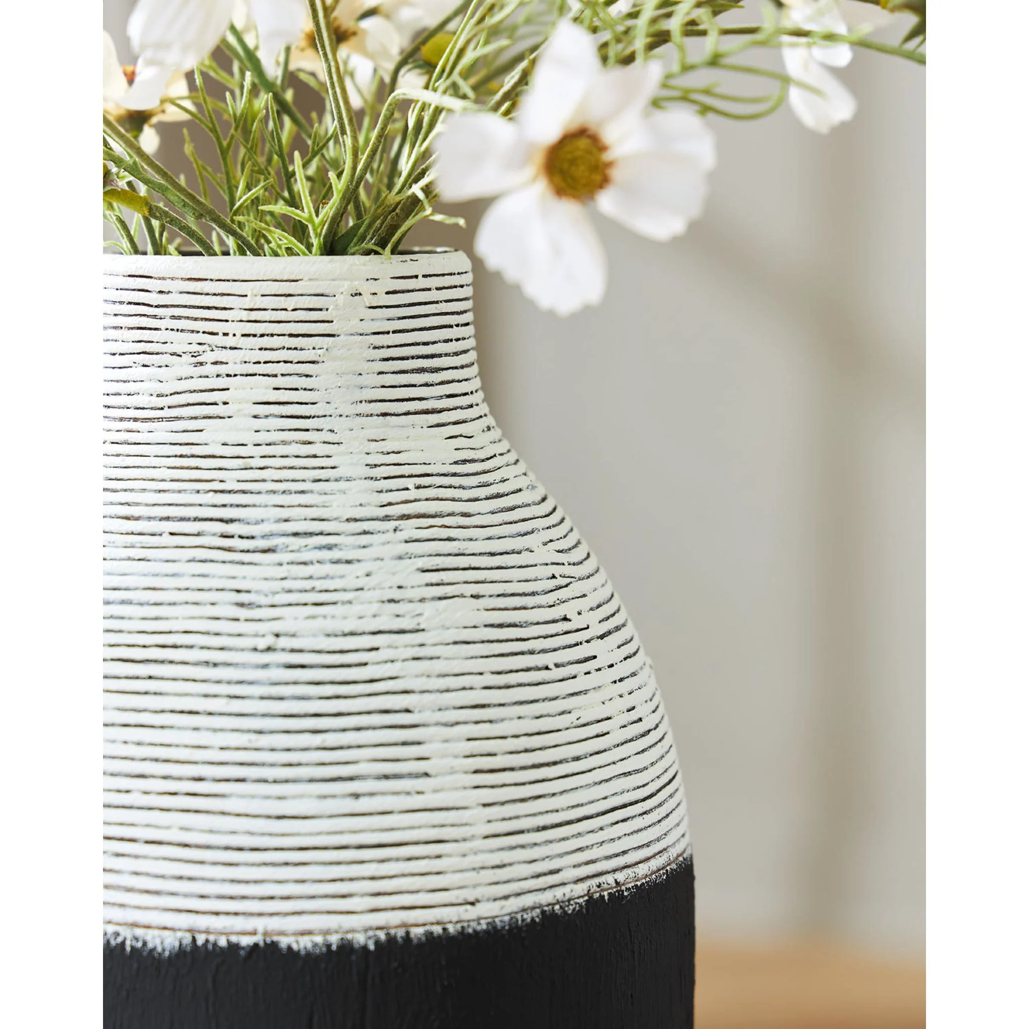 Girtha Vase - Image 3
