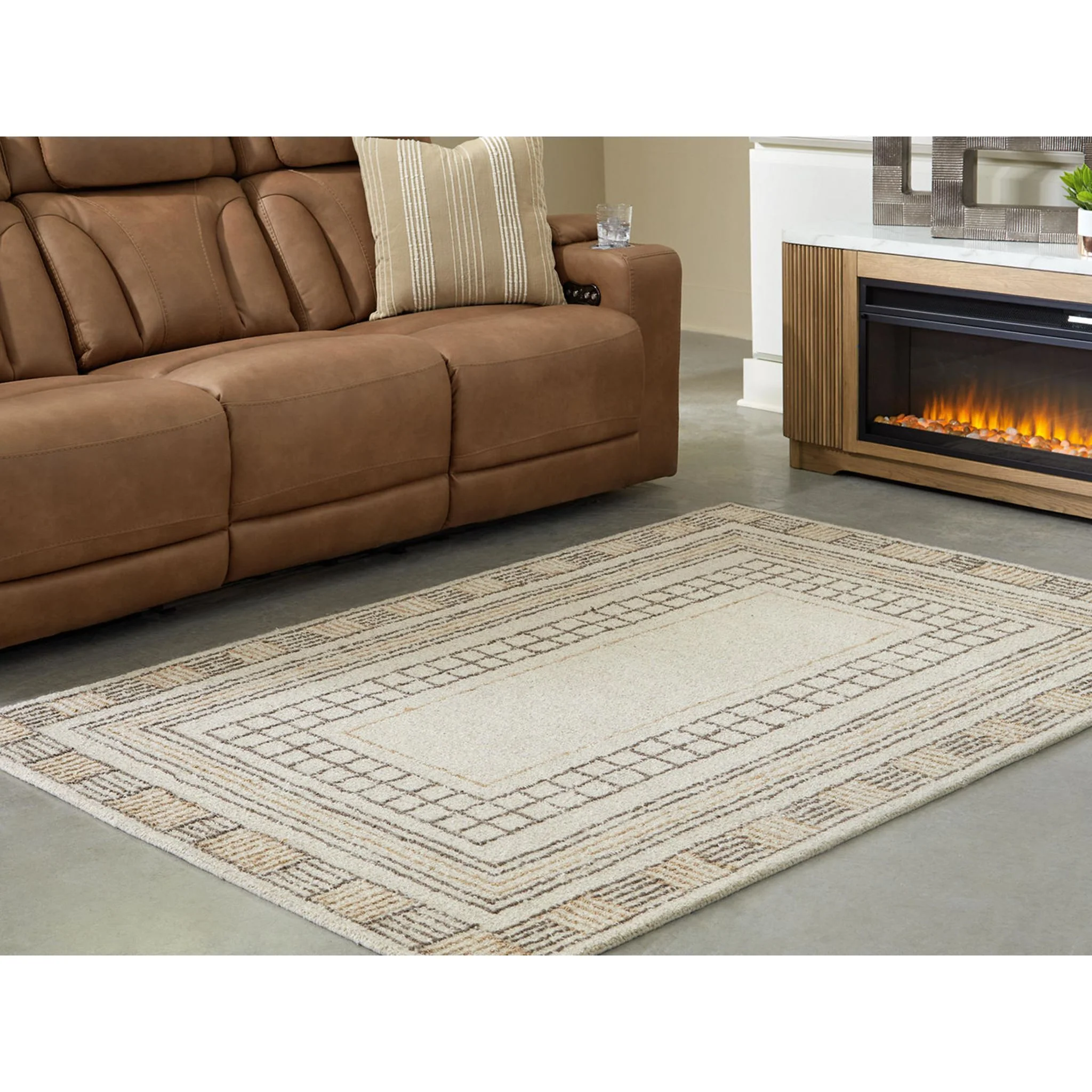 Idaman Area Rug - Image 2