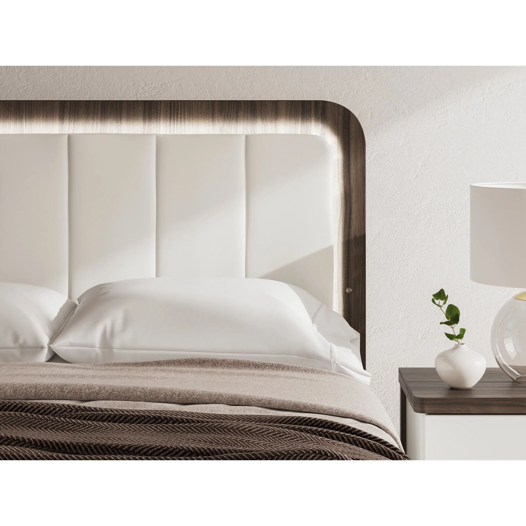 Kendanport Queen Upholstered Bed - White/Brown - Image 6