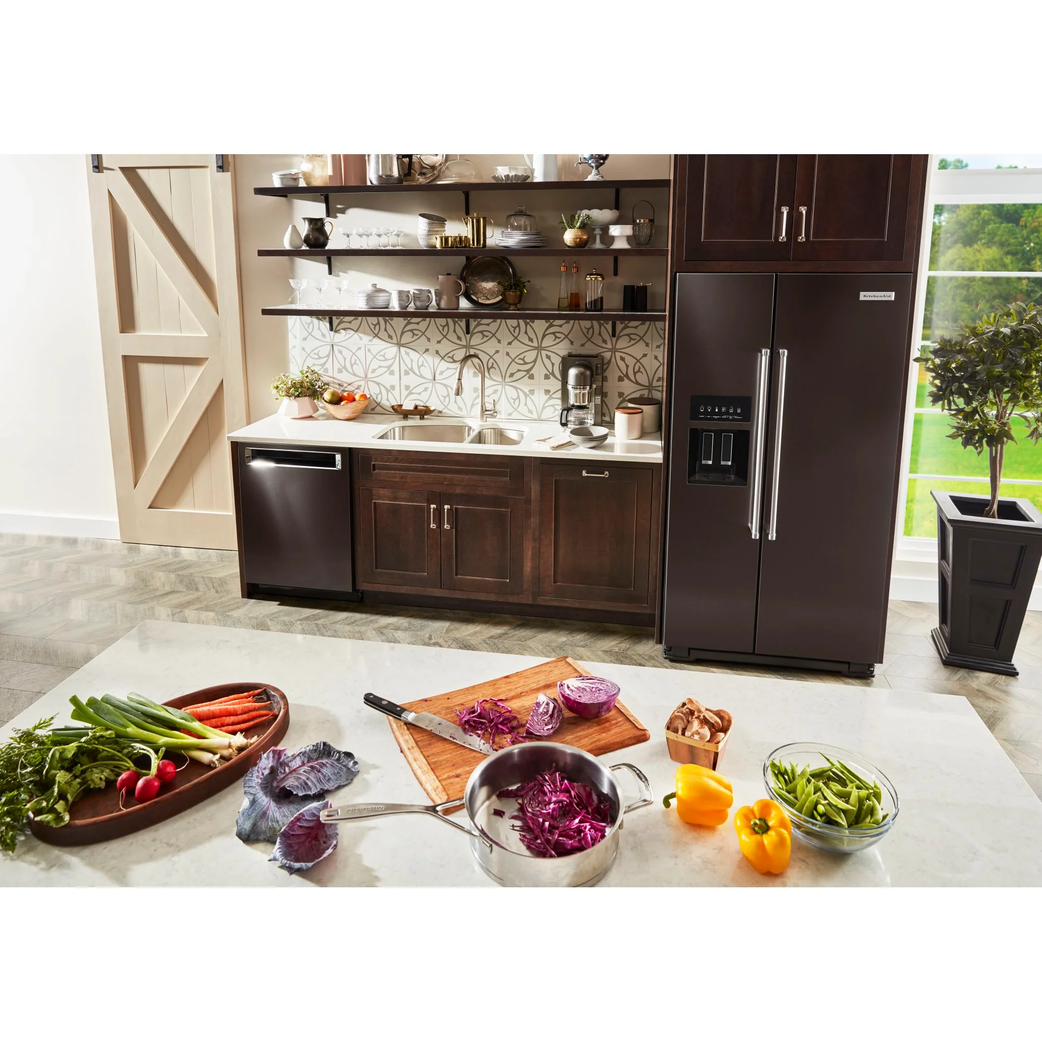 KitchenAid 24.8 cu.. ft. Side-by-Side Refrigerator with Exterior Ice and Water and PrintShield Finish - Black Stainless (KRSF705HBS) - Image 18