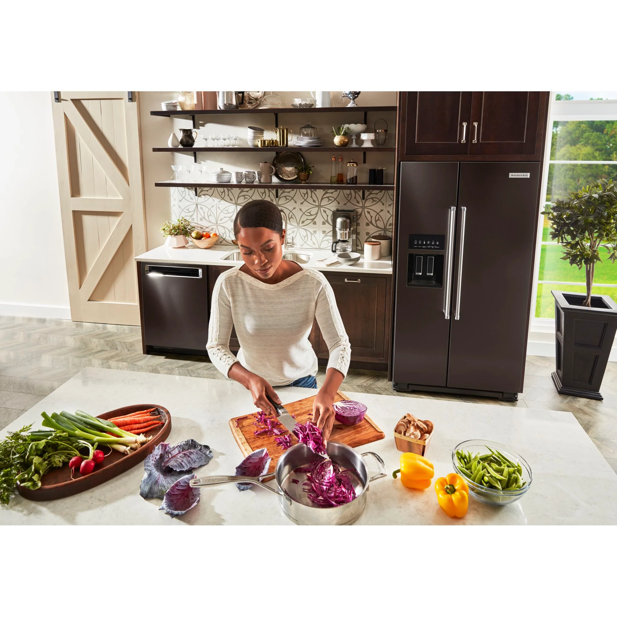 KitchenAid 24.8 cu.. ft. Side-by-Side Refrigerator with Exterior Ice and Water and PrintShield Finish - Black Stainless (KRSF705HBS) - Image 20