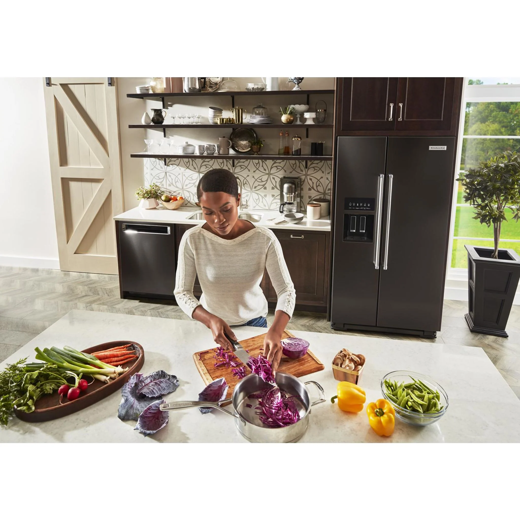 KitchenAid 24.8 cu.. ft. Side-by-Side Refrigerator with Exterior Ice and Water and PrintShield Finish - Black Stainless (KRSF705HBS) - Image 24
