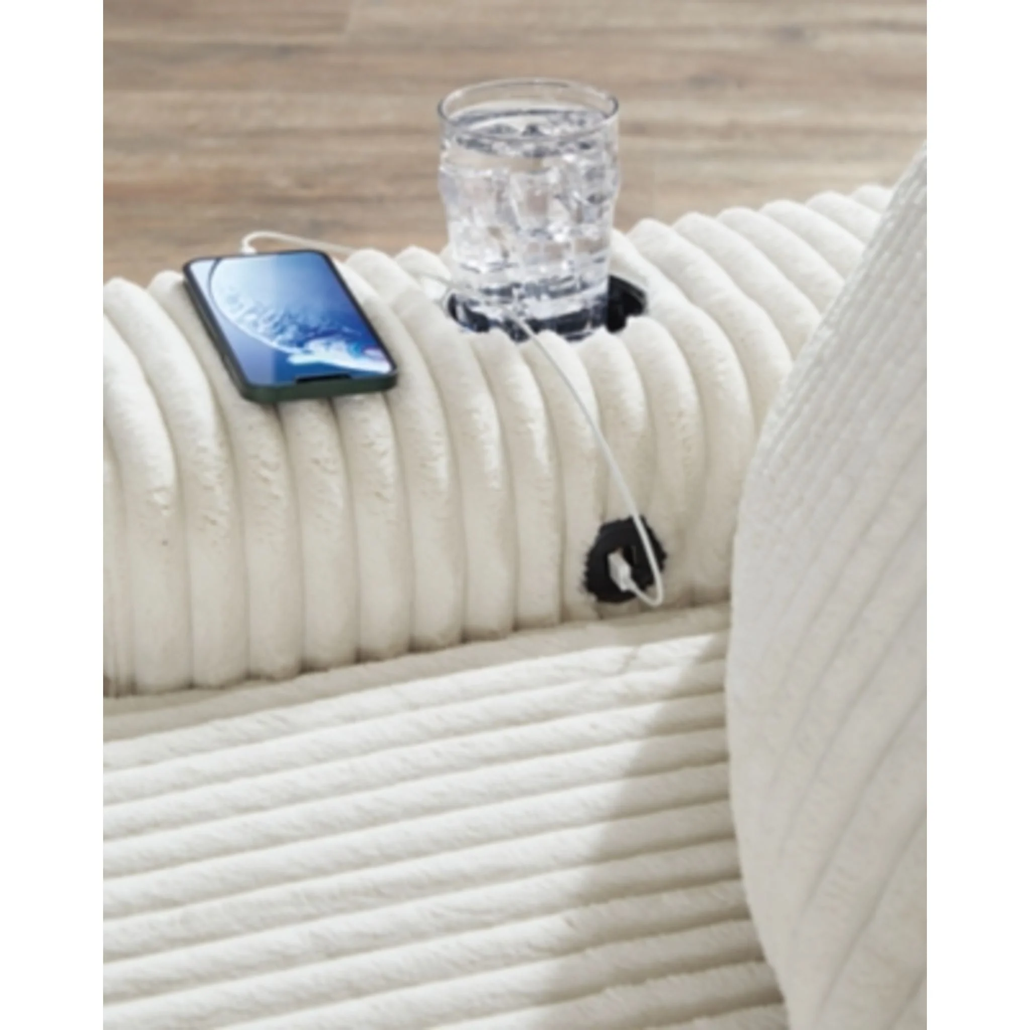 Lindyn Chaise - Image 46