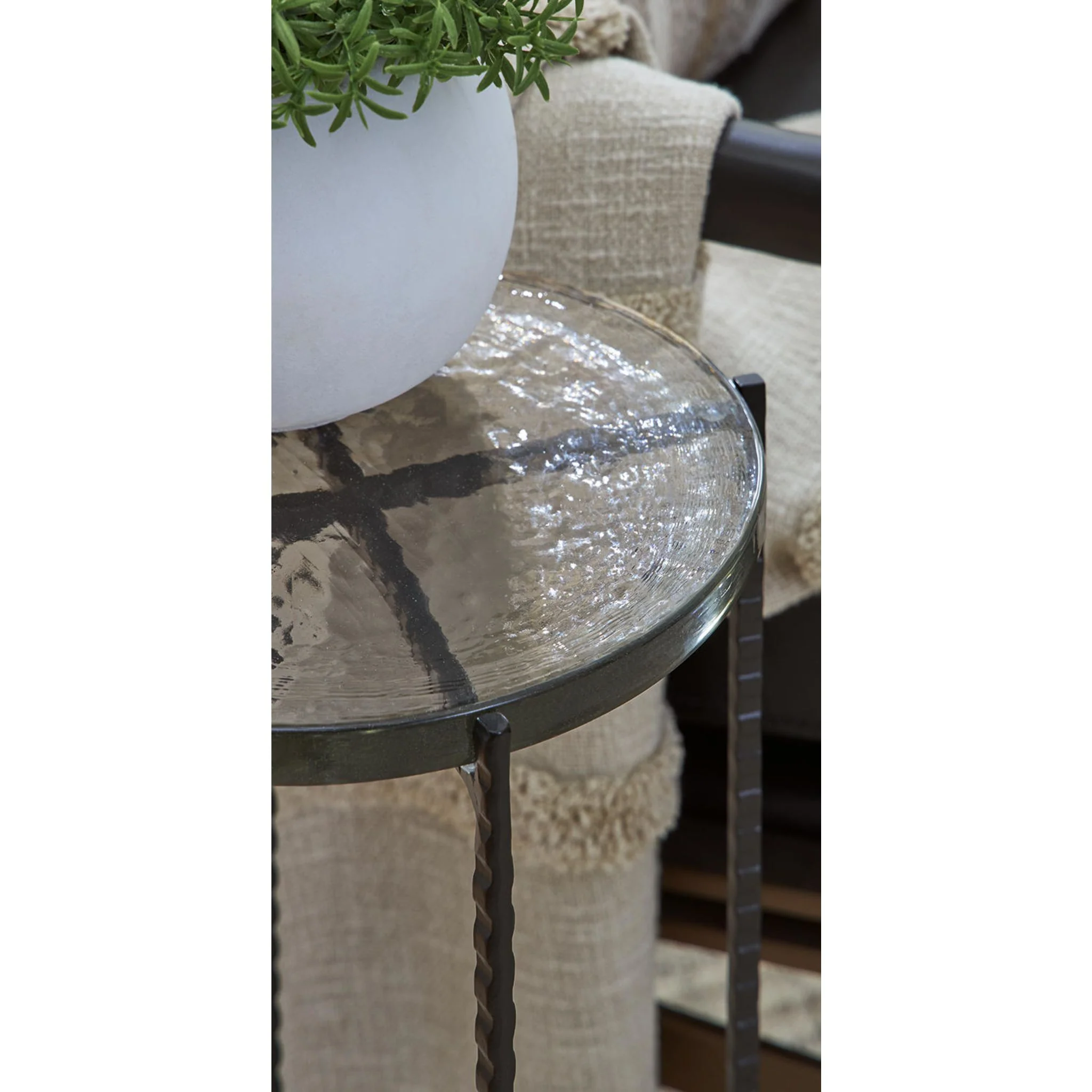 Newgoren Accent Table - Clear/Black - Image 3