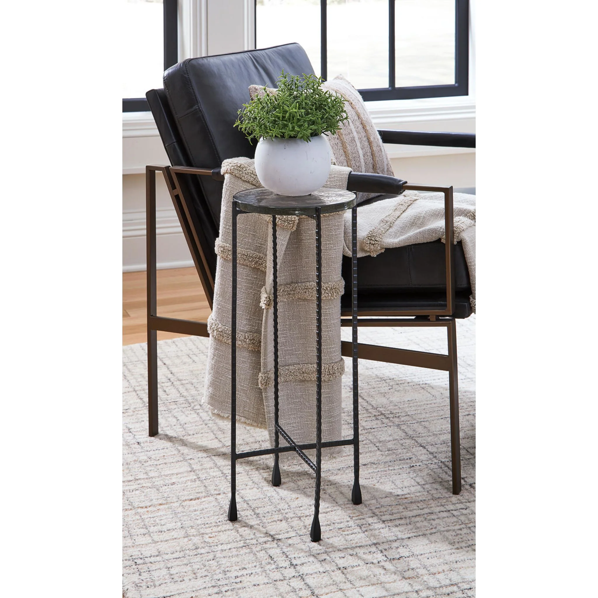 Newgoren Accent Table - Clear/Black - Image 6