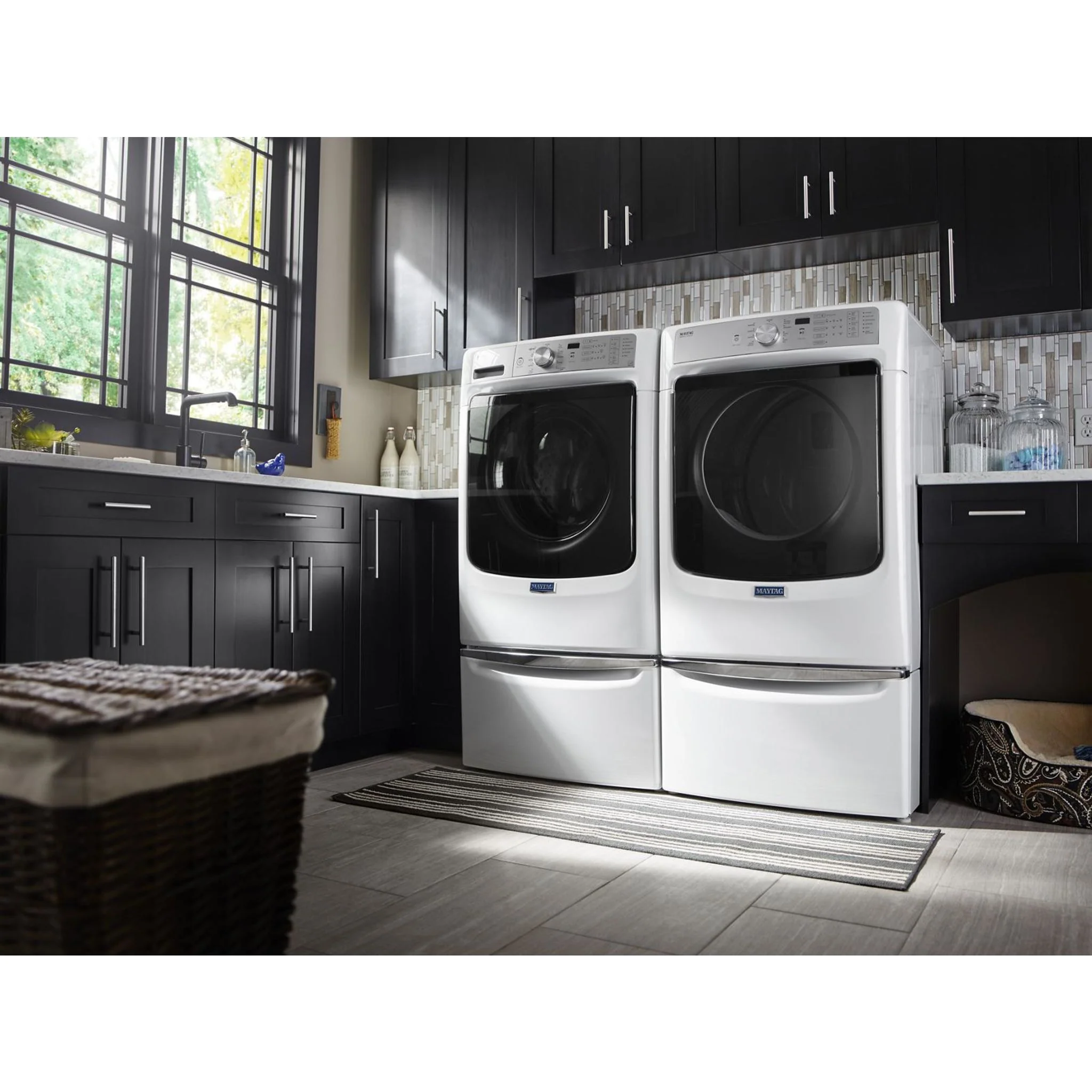 Whirlpool 15.5" (39.4 cm) Pedestal for Front Load Washer and Dryer with Storage -White with Chrome (XHPC155XW) - Image 135