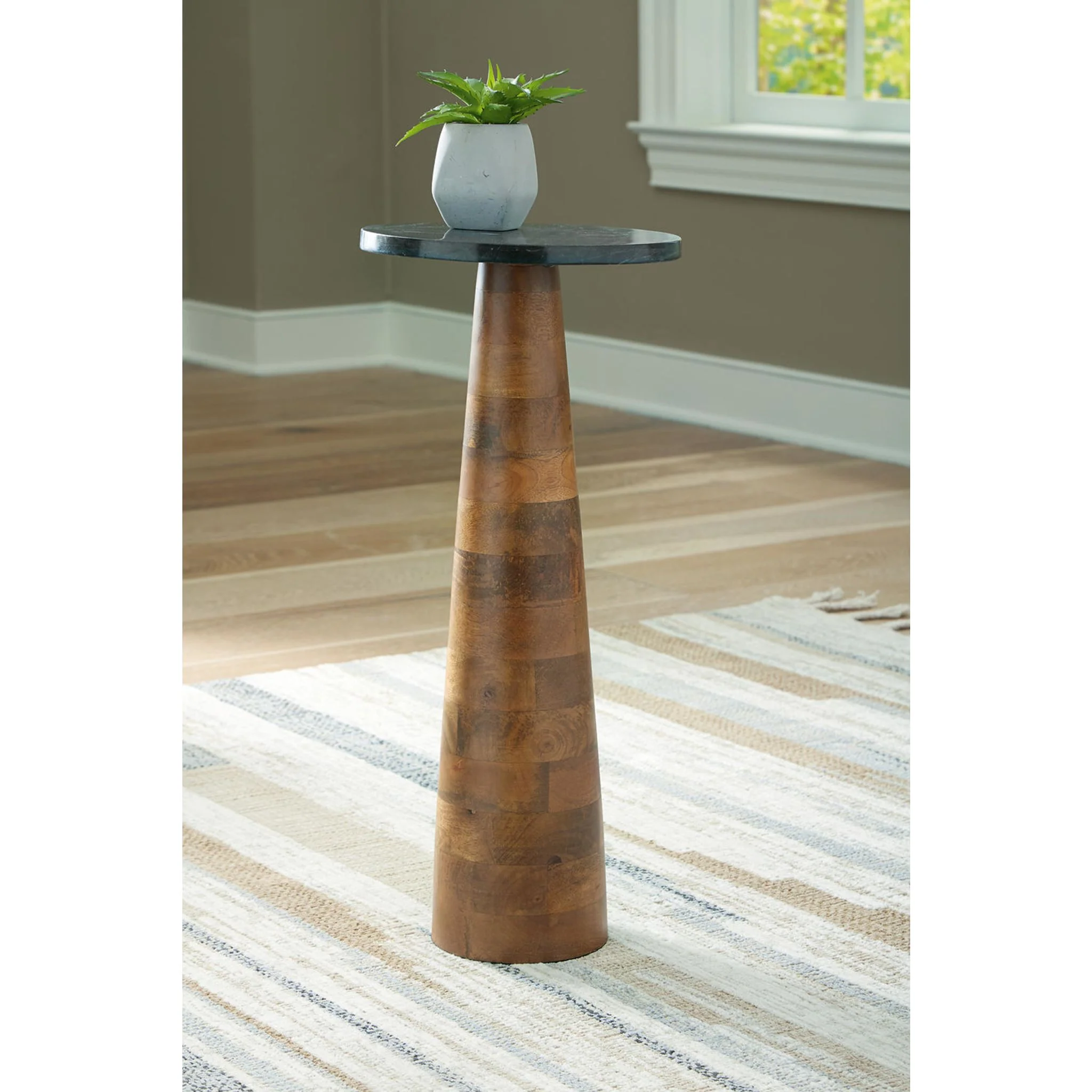 Quinndon Accent Table - Brown/Black - Image 2