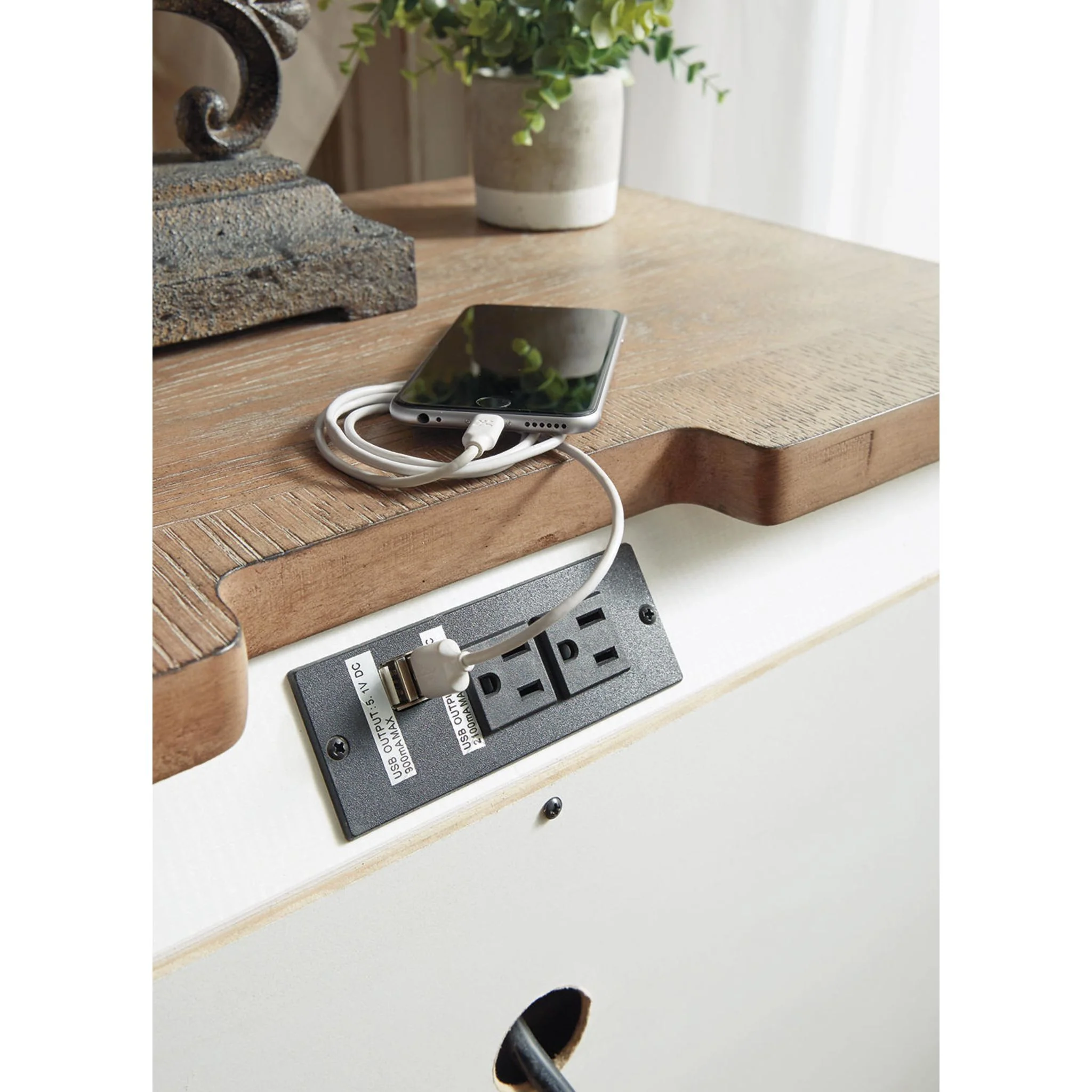 Realyn Nightstand - White - Image 34