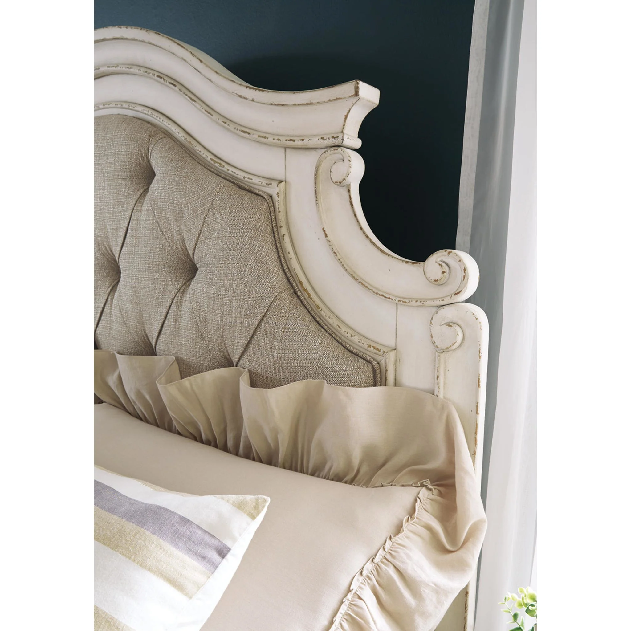 Realyn Panel Bed - White - Image 59