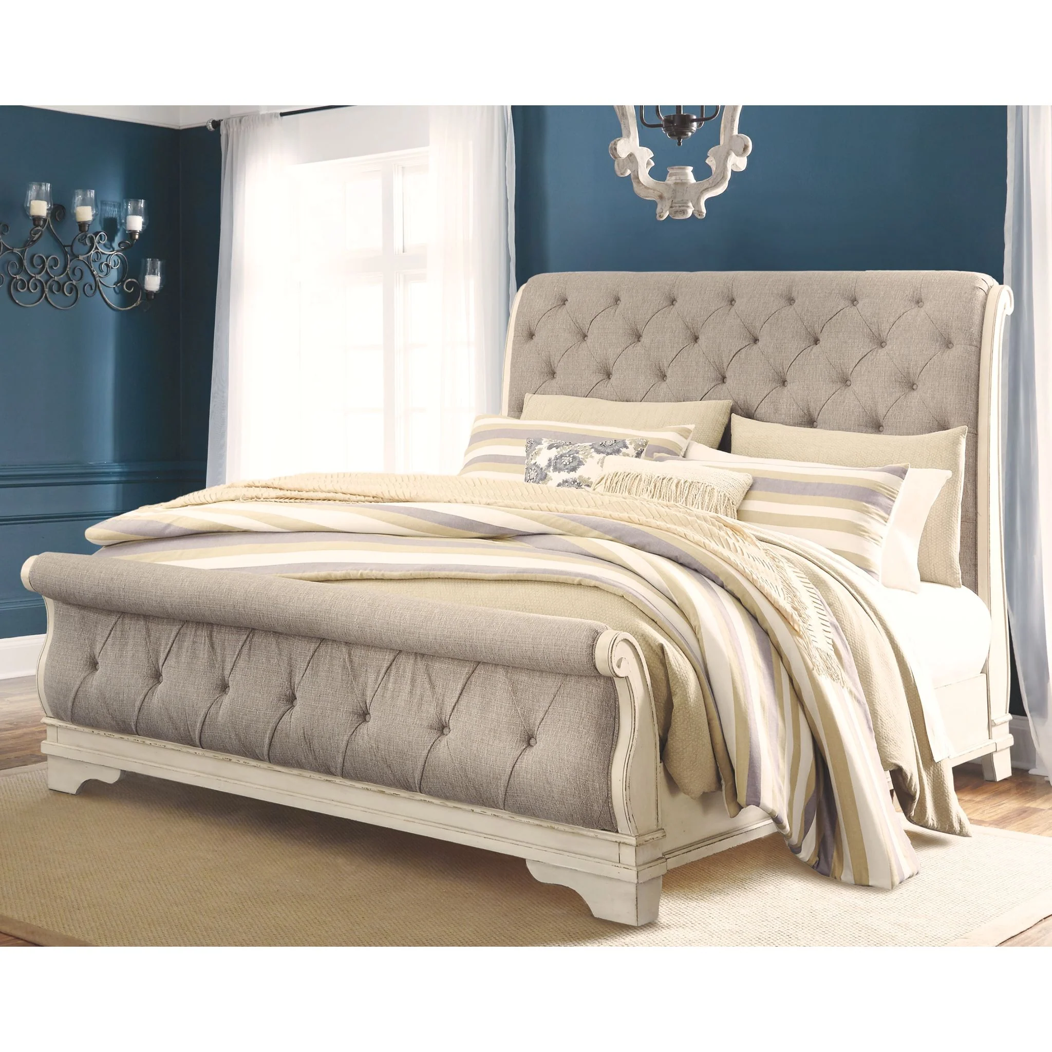 Realyn Sleigh Bed - Image 25