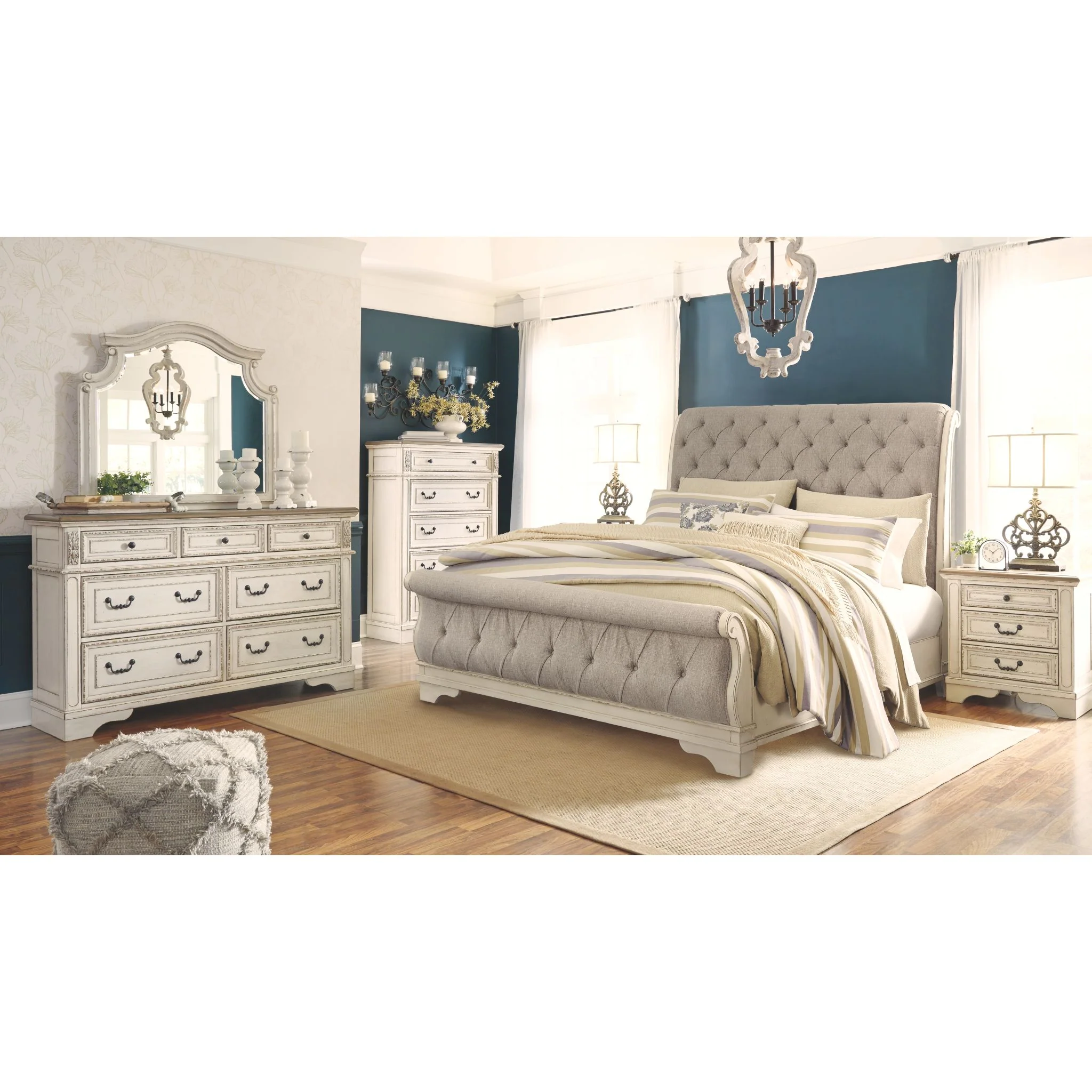 Realyn Sleigh Bed - Image 32
