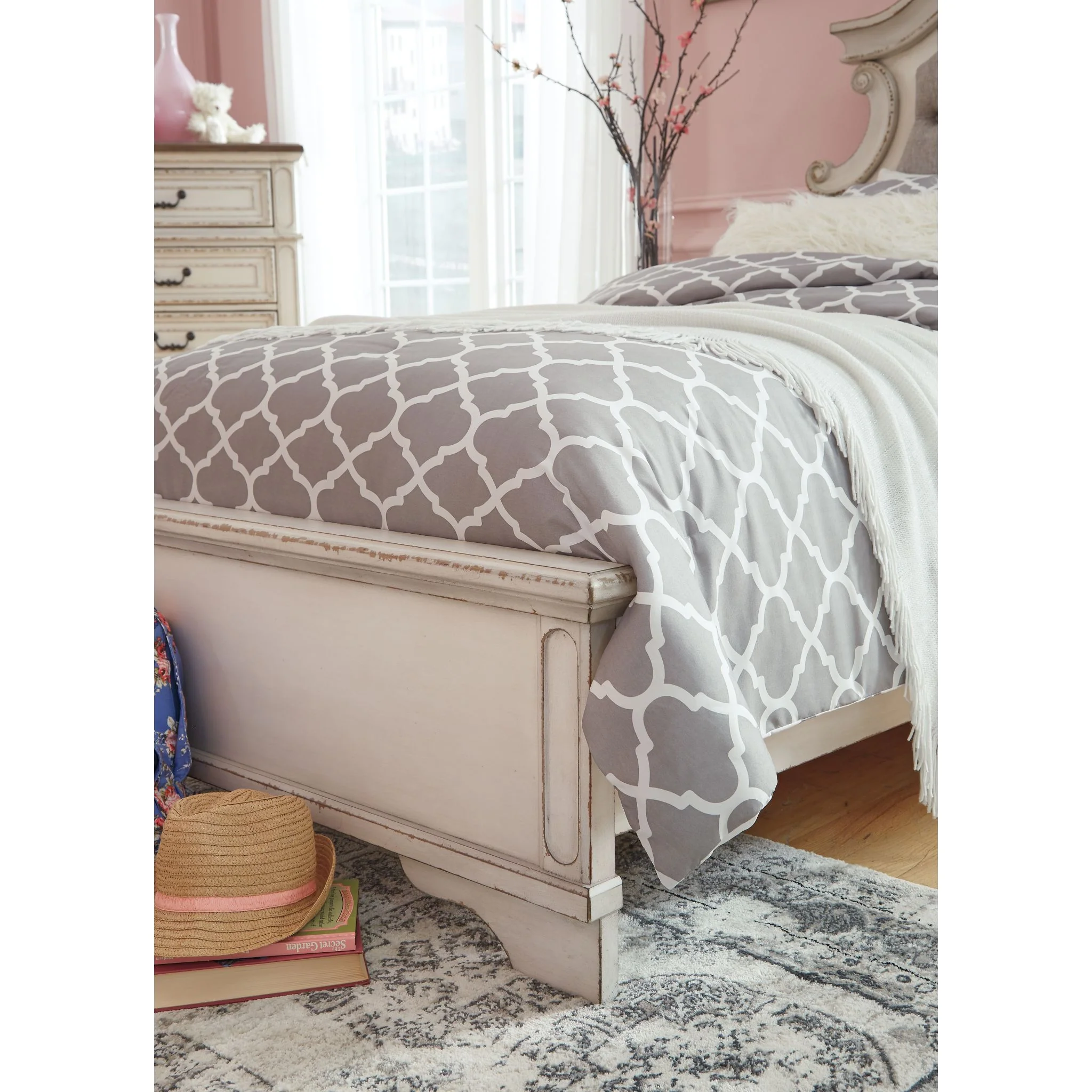Realyn Twin Bed - Chipped White - Image 5