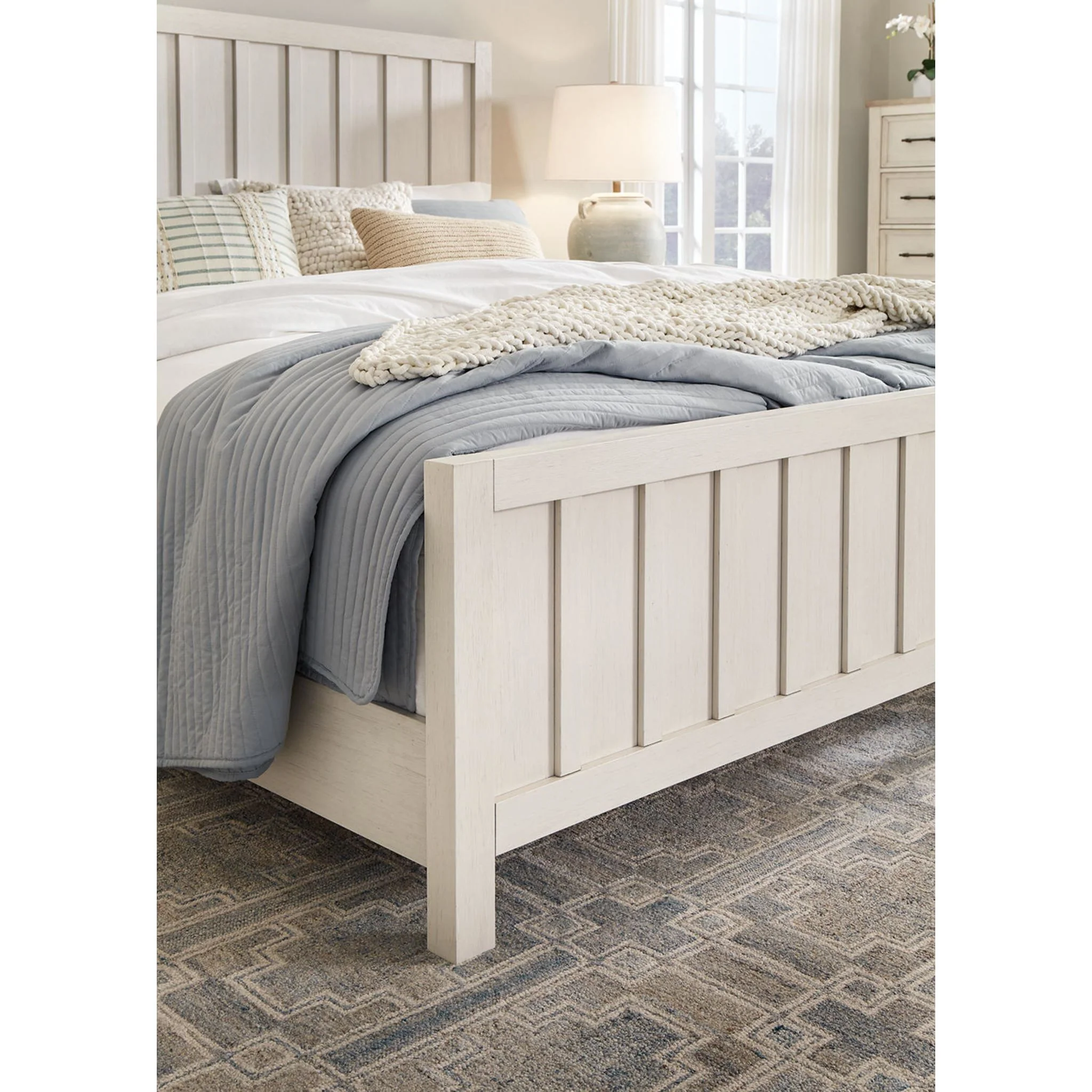 Shaybrock Panel Bed - Antique White - Image 4