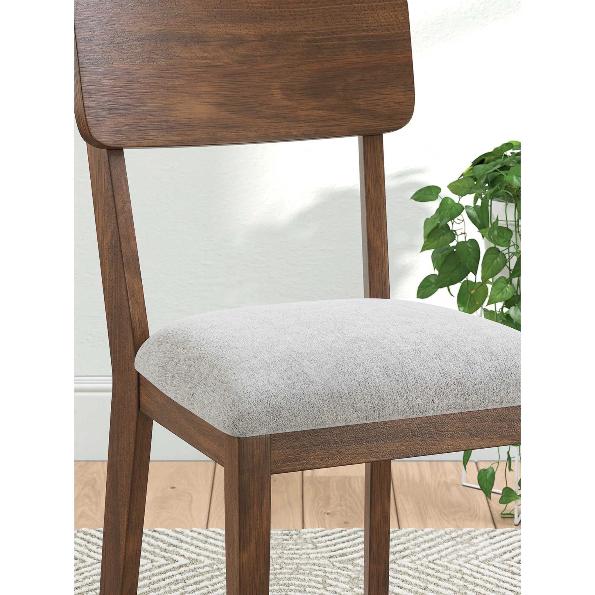 Tameride Dining Set - Image 2