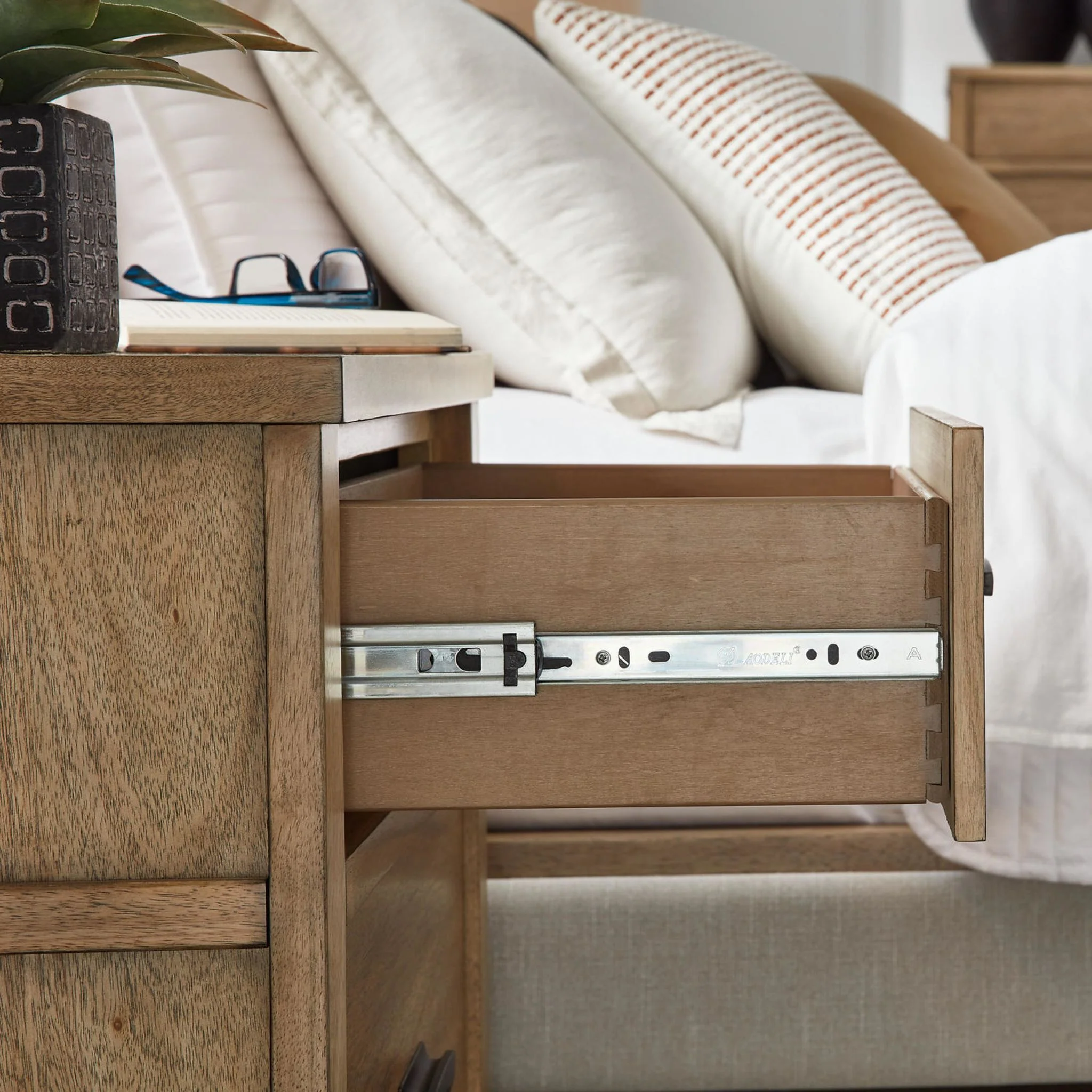 Tomtyn Nightstand - Light Brown - Image 9