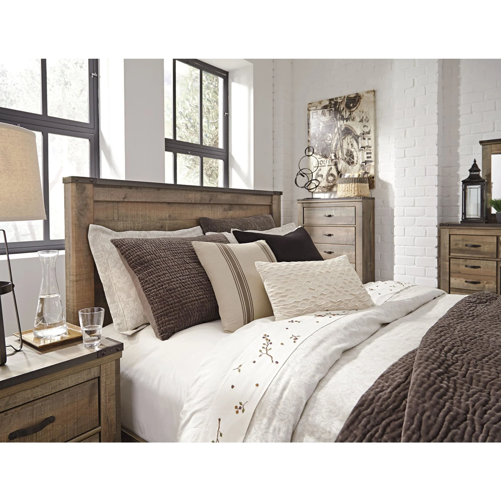 Trinell Panel Bed - Brown - Image 46