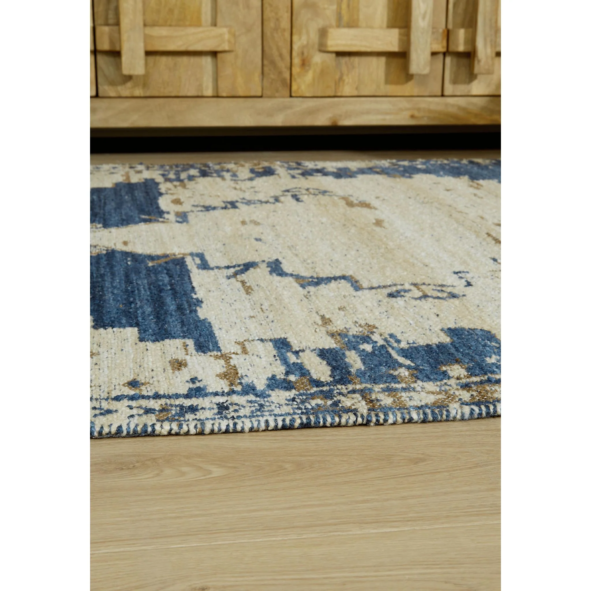 Varnler Area Rug - Image 4