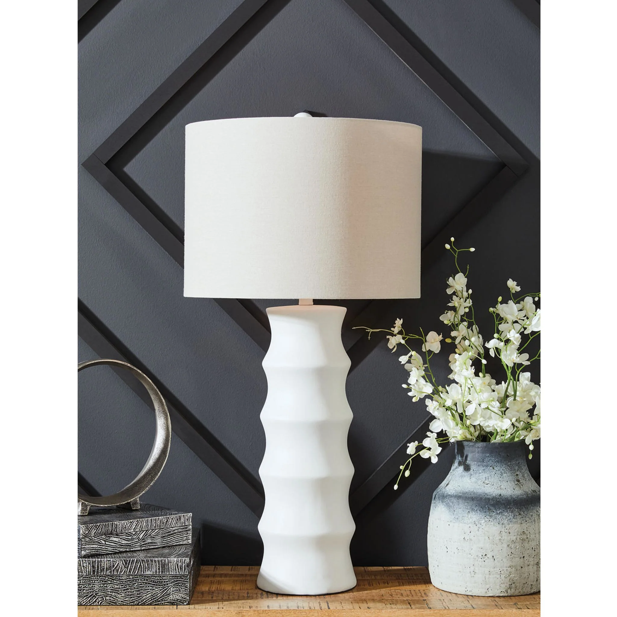 Veraleigh Table Lamp 33.25" - Image 2