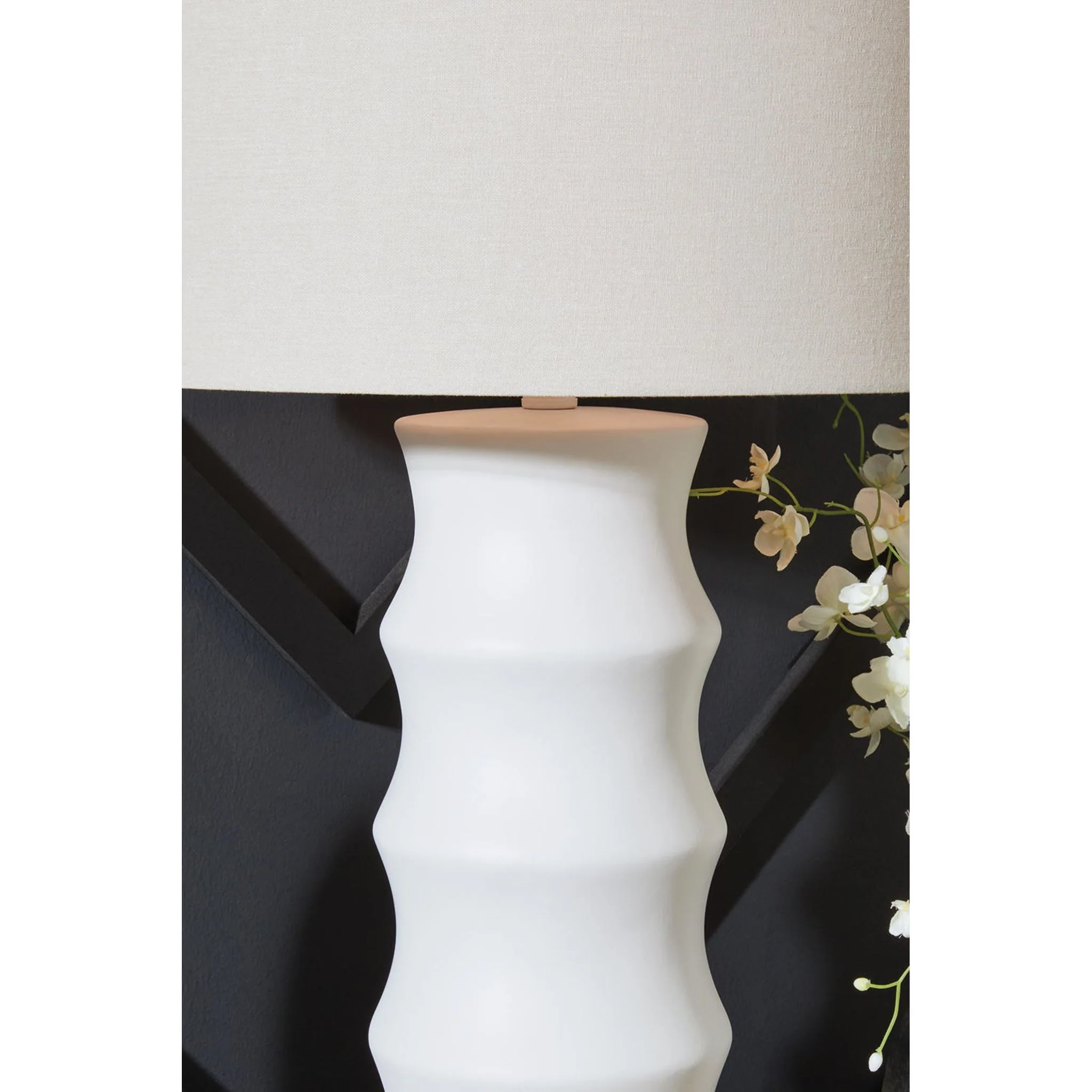 Veraleigh Table Lamp 33.25" - Image 4