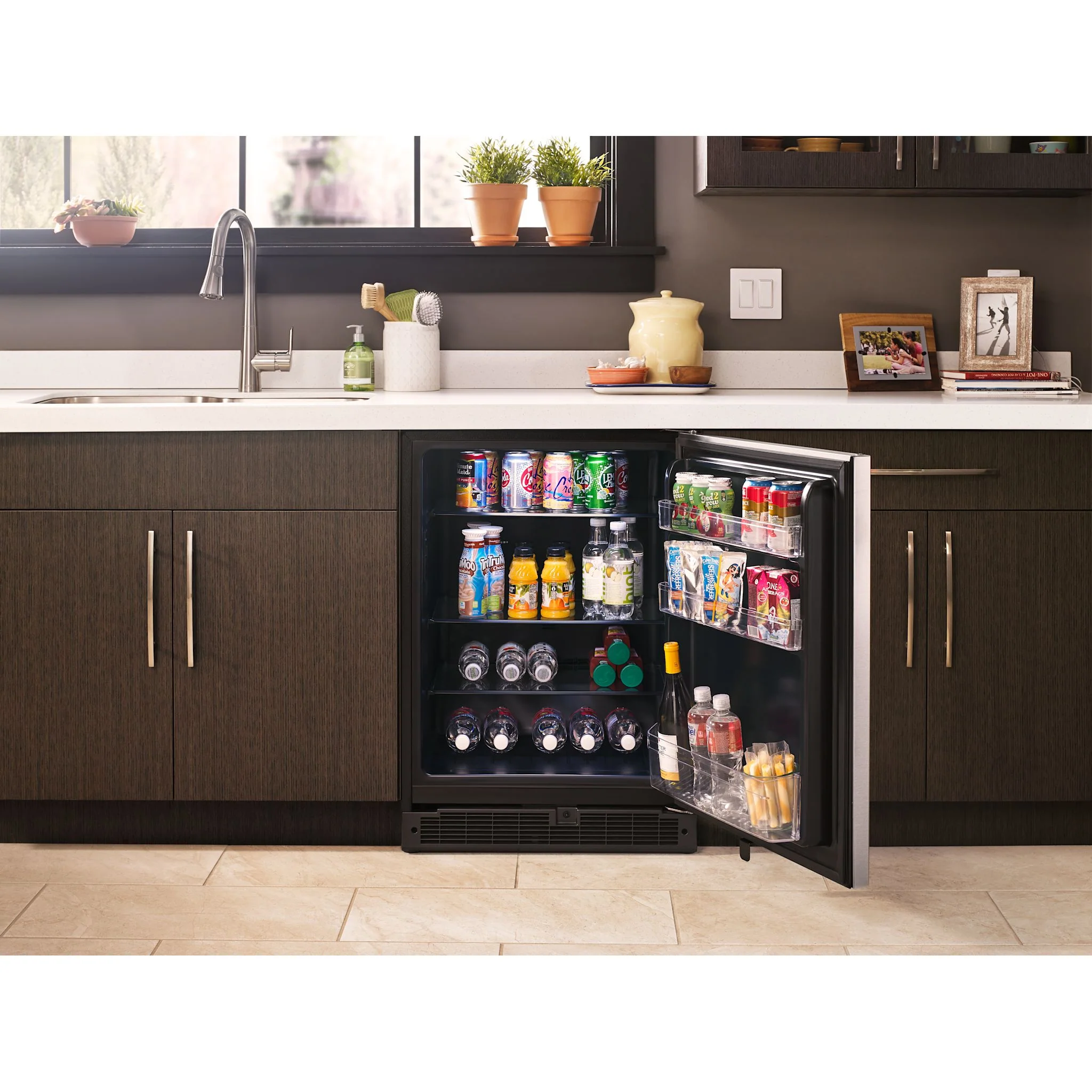 Whirlpool 24-inch Wide Undercounter Refrigerator - 5.1 cu. ft. -Stainless Steel (WUR50X24HZ) - Image 5