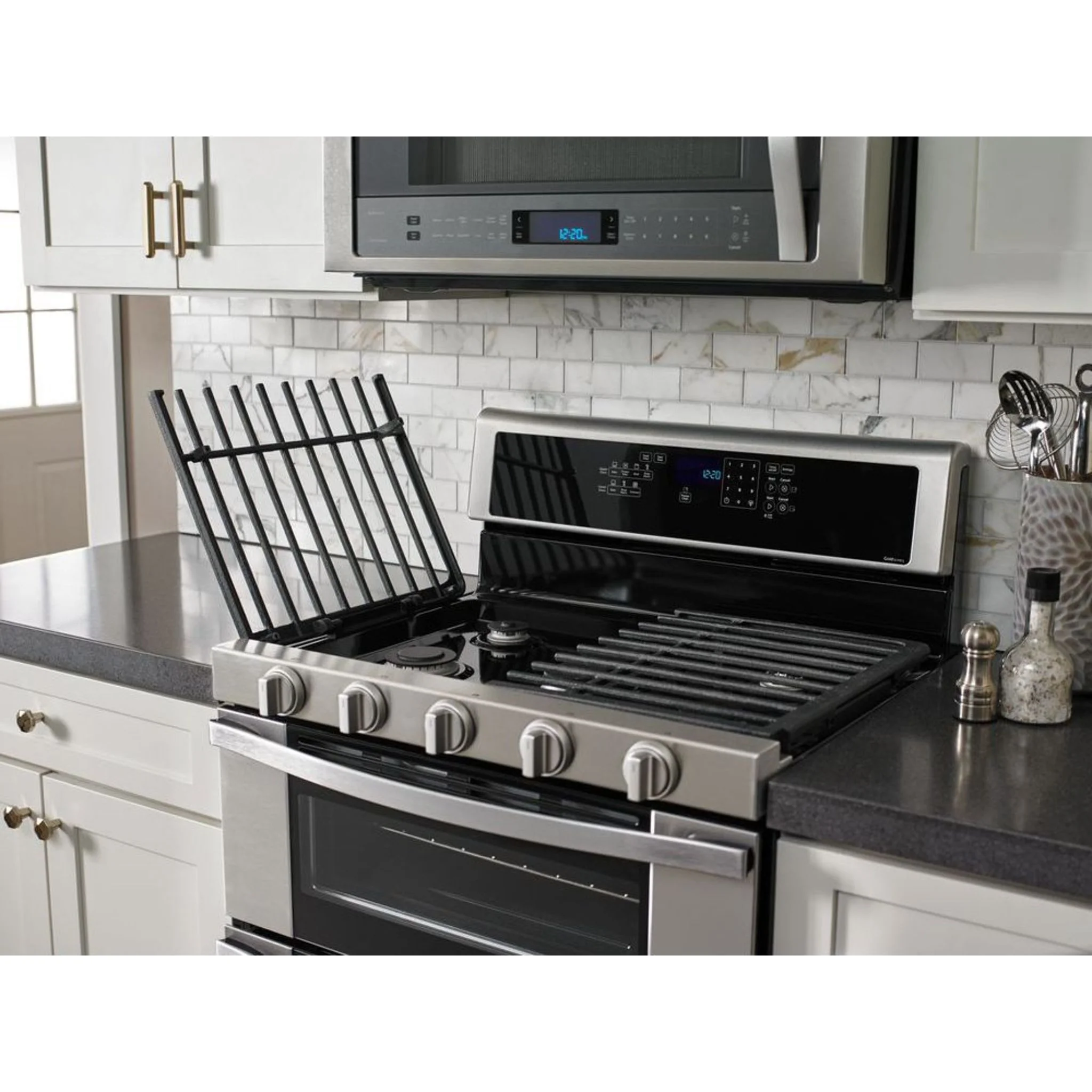 Whirlpool 6.0 Cu. Ft. Gas Double Oven Range with Center Oval Burner -Stainless Steel (WGG745S0FS) - Image 5