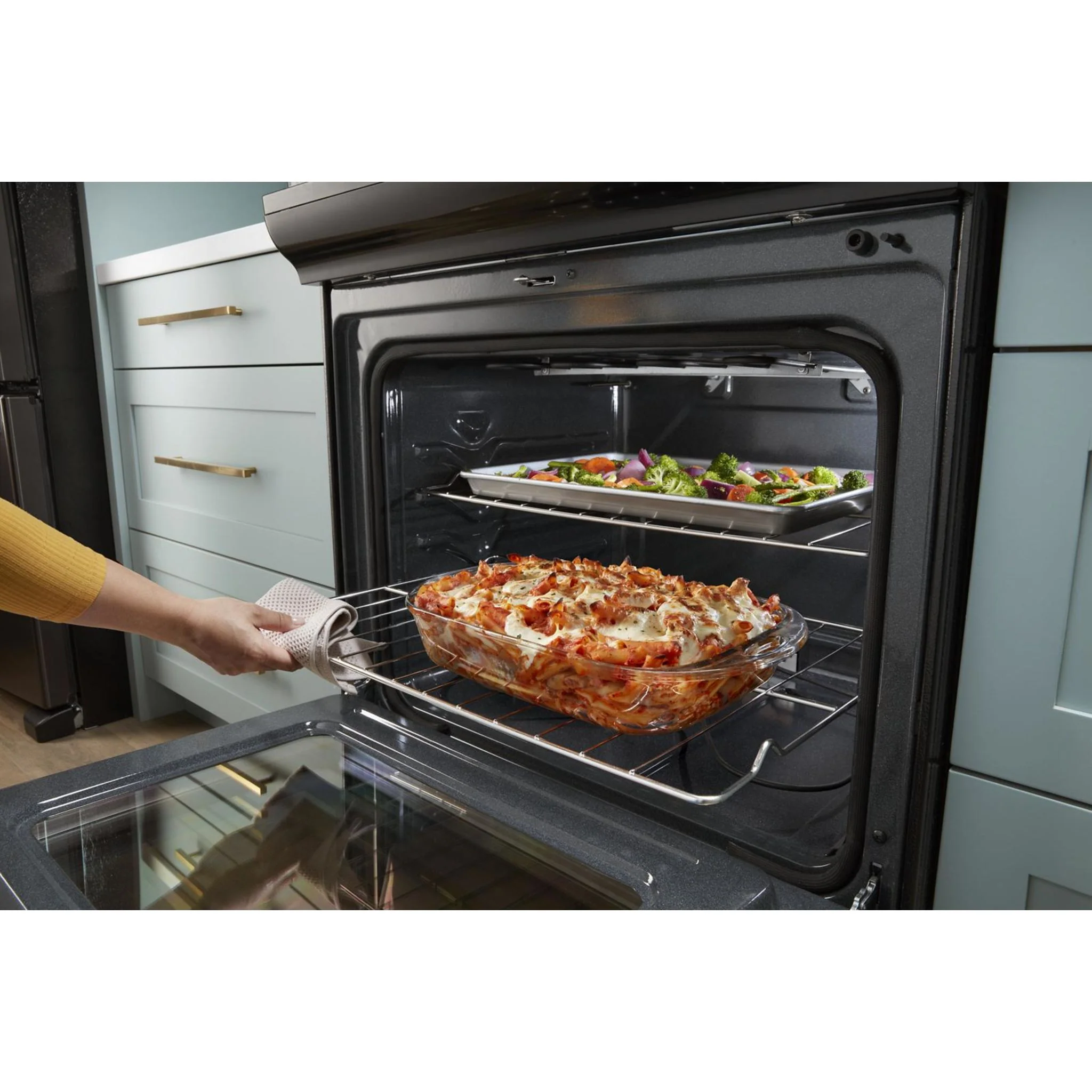 Whirlpool 4.8 Cu. Ft. Electric Range with Frozen BakeTechnology -Black Stainless (YWEE515S0LV) - Image 28