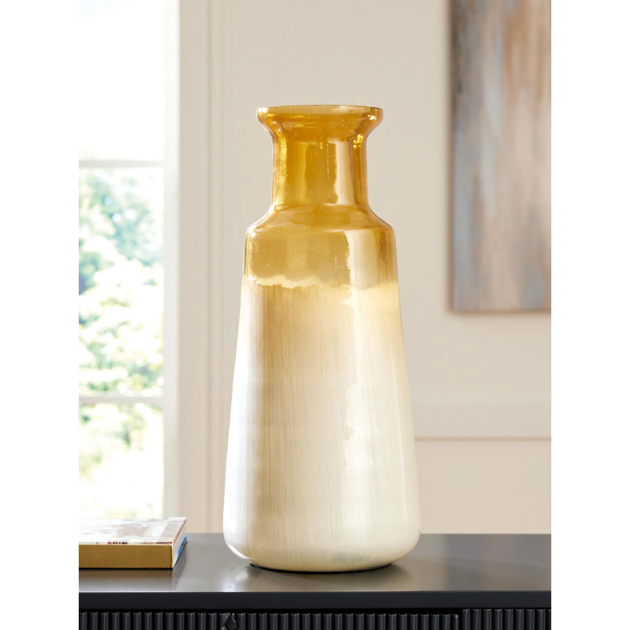 Wynburg Vase - Image 2